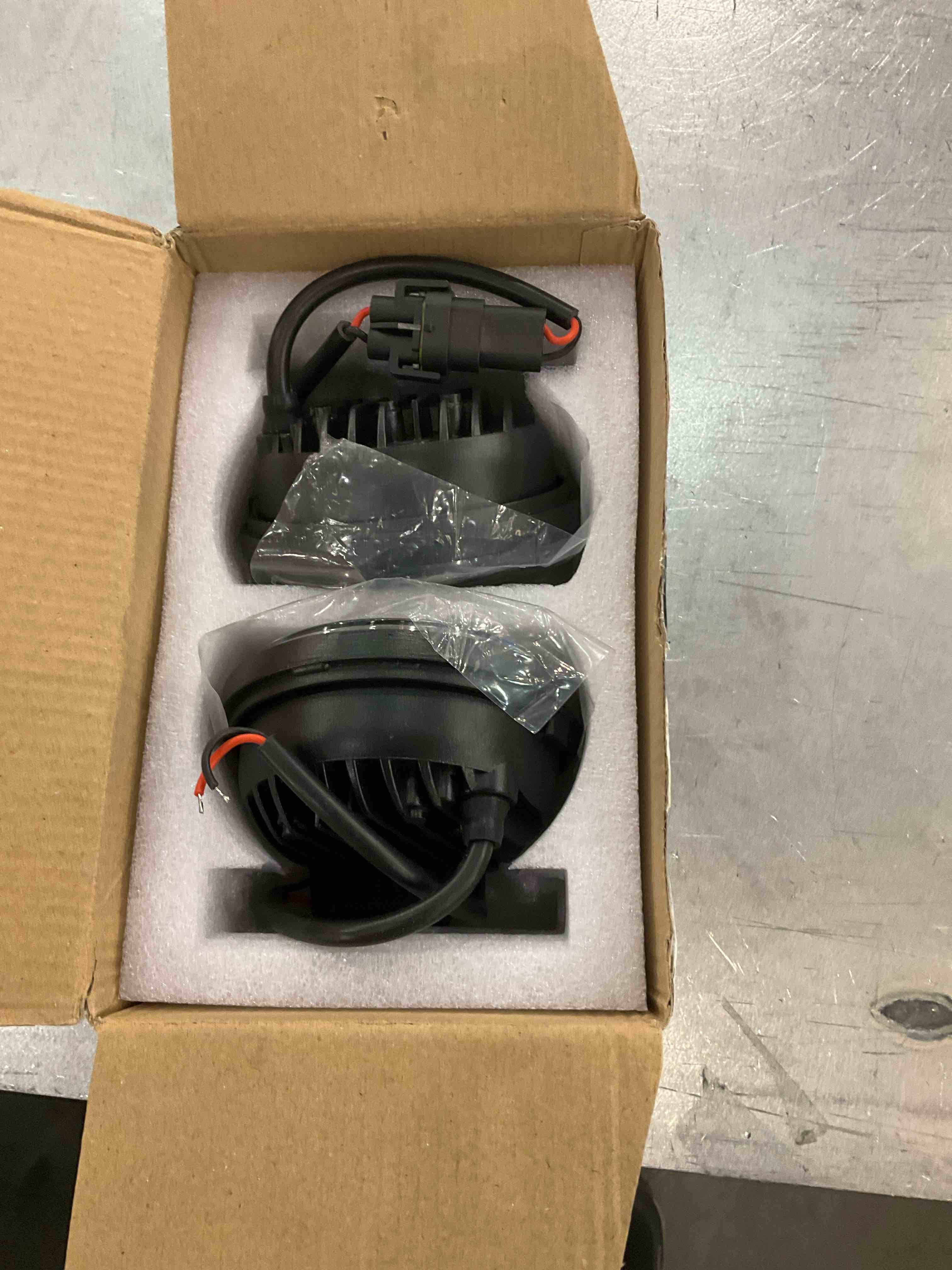 https://s3.amazonaws.com/lotting-images-prod/bidfta/EXS00518474_1697032670306.jpeg
