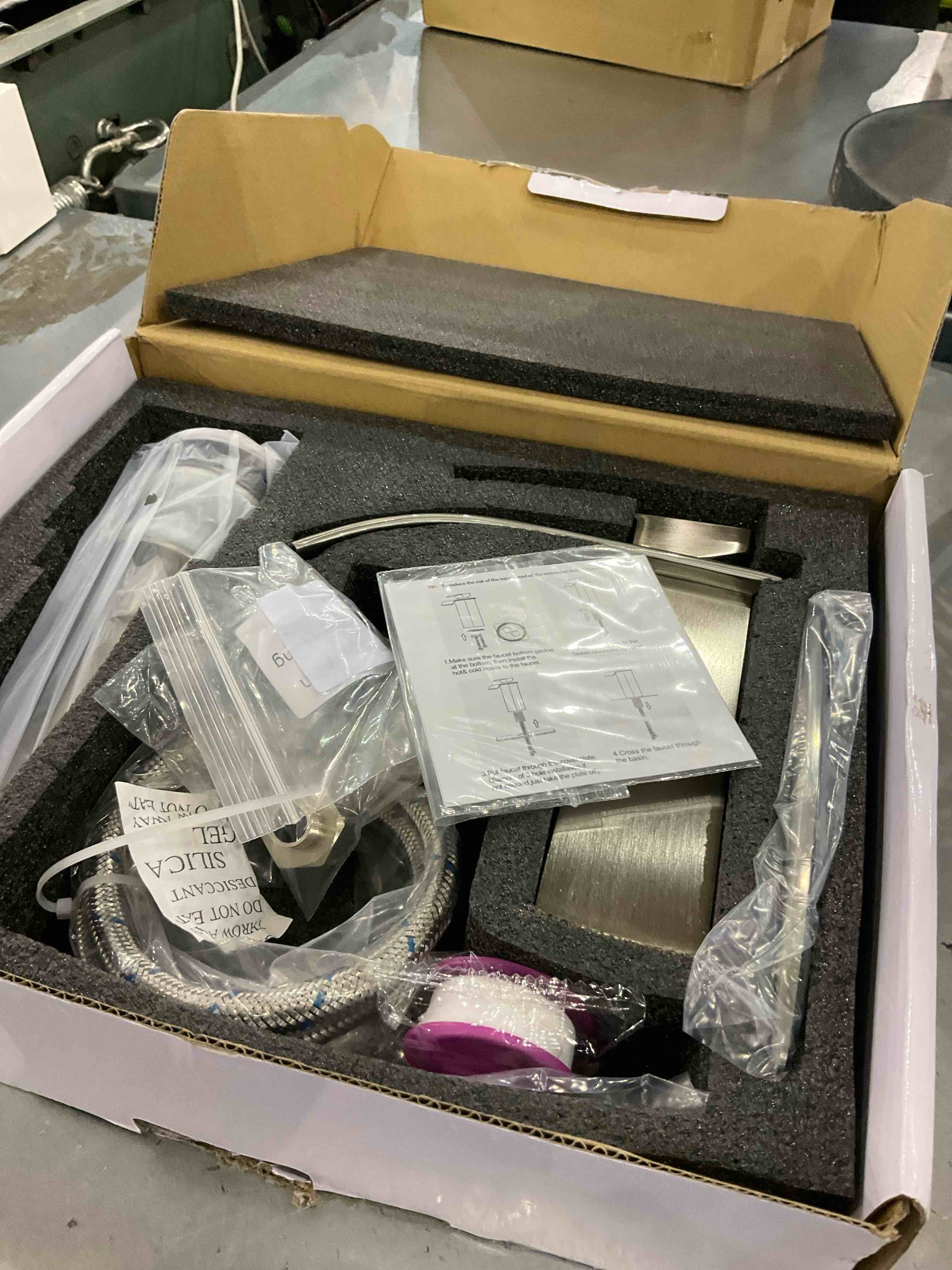 https://s3.amazonaws.com/lotting-images-prod/bidfta/EXS00519155_1695927755357.jpeg