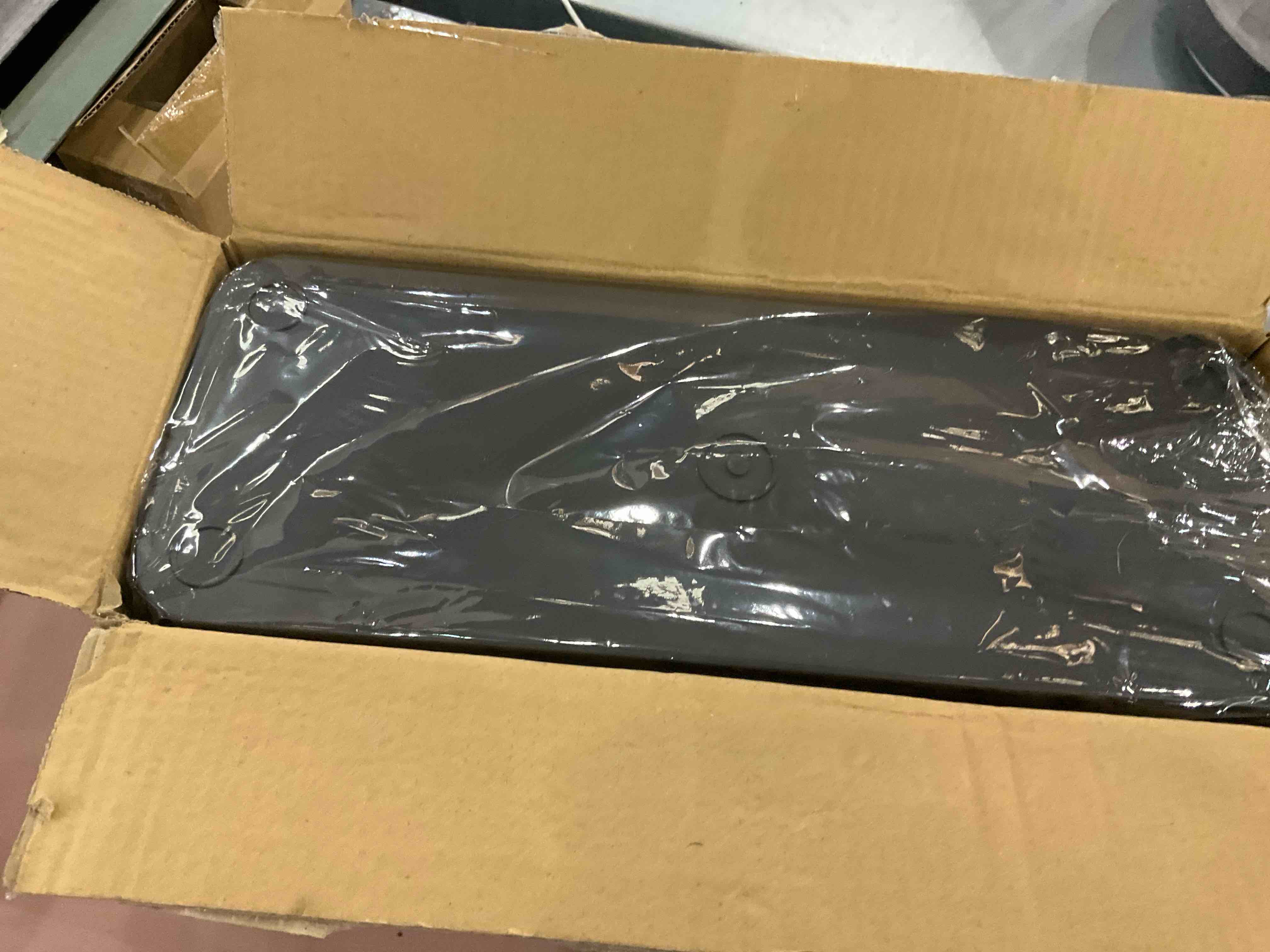https://s3.amazonaws.com/lotting-images-prod/bidfta/EXS00519263_1695994575129.jpeg