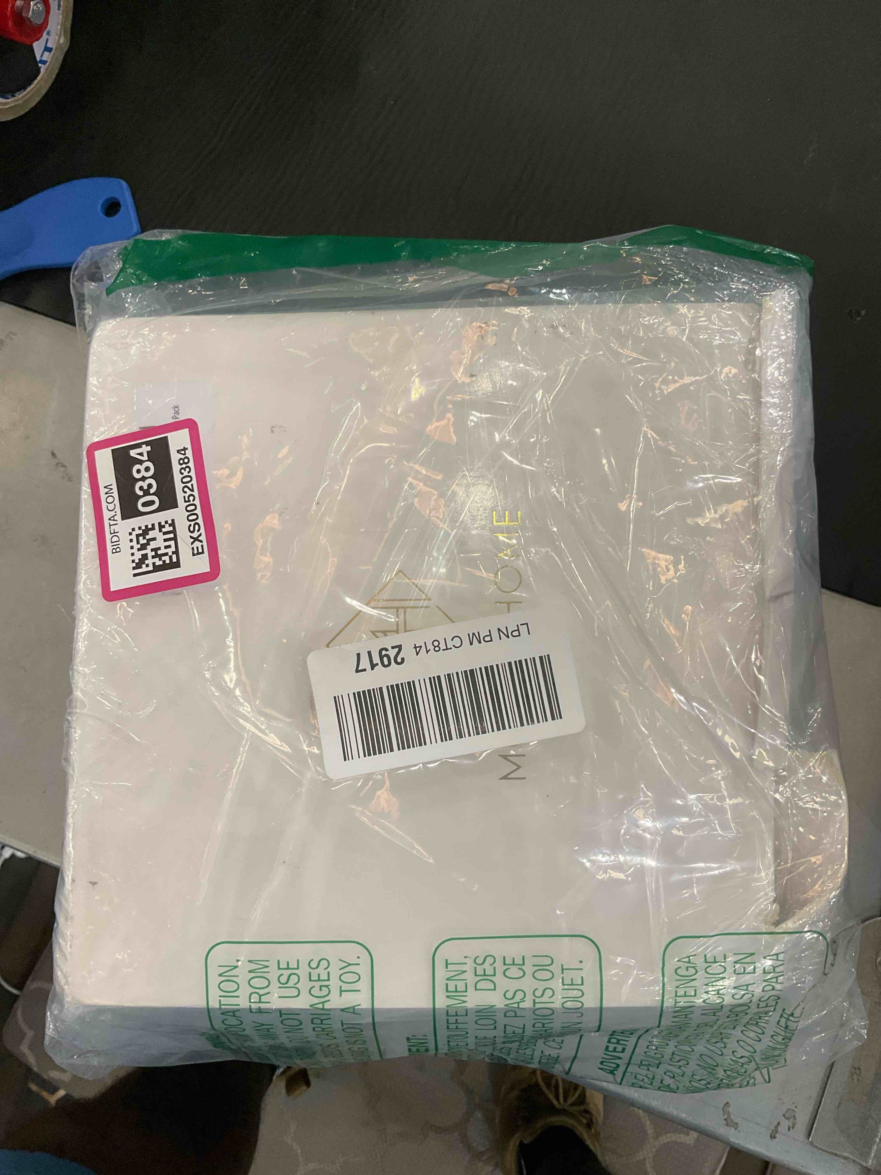 https://s3.amazonaws.com/lotting-images-prod/bidfta/EXS00520384_1695748334201.jpeg
