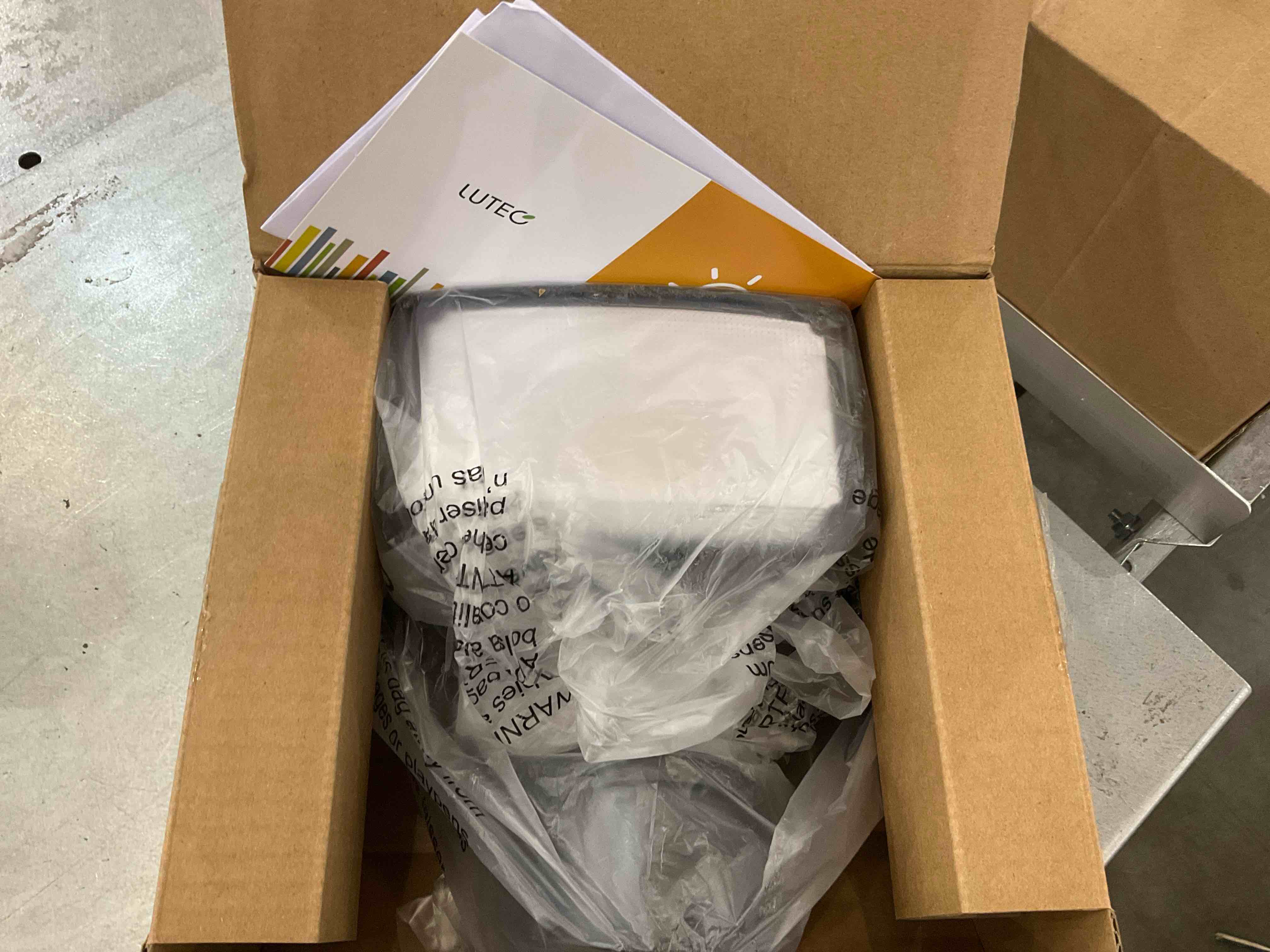 https://s3.amazonaws.com/lotting-images-prod/bidfta/EXS00521786_1697725954726.jpeg