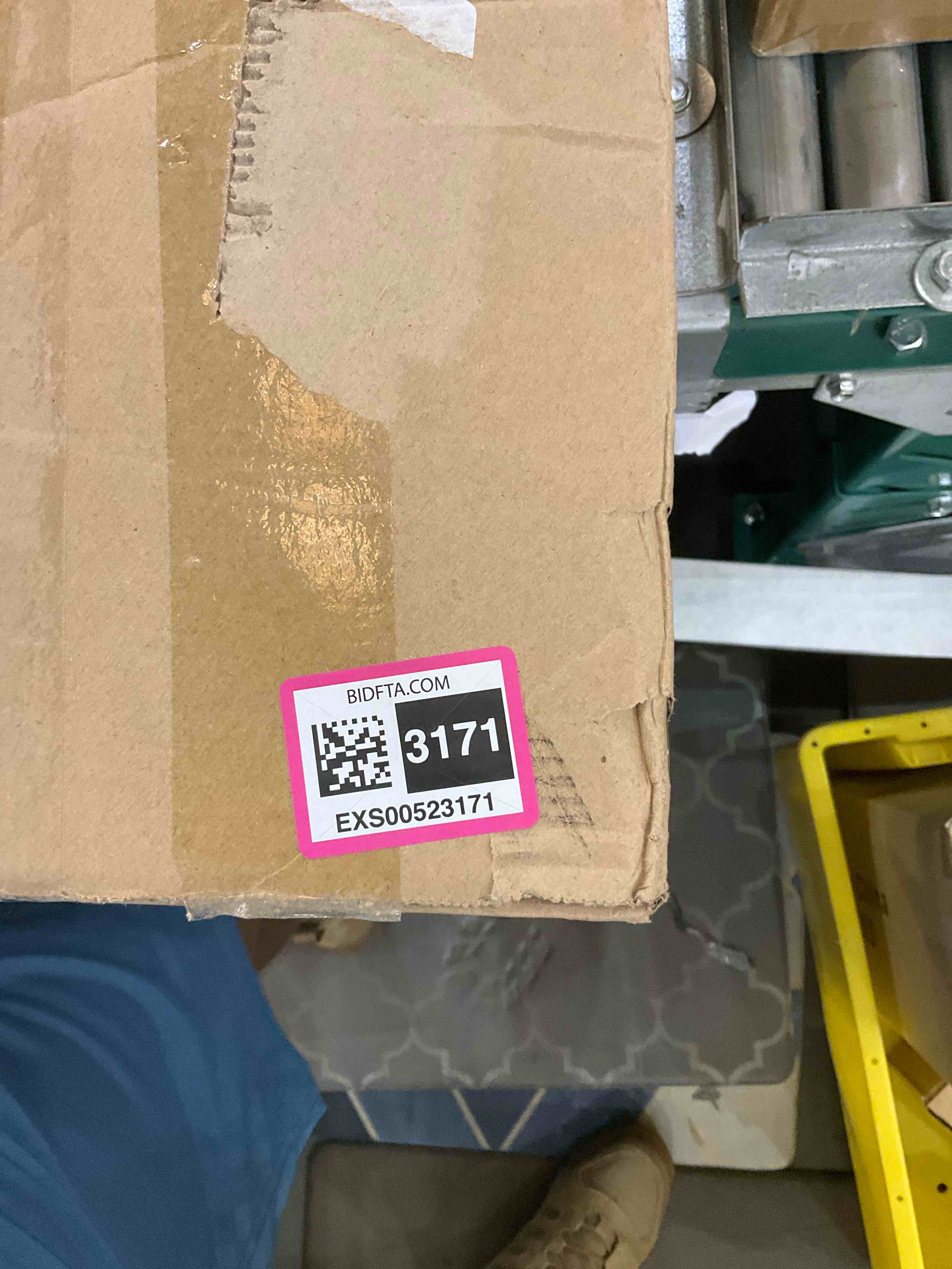 https://s3.amazonaws.com/lotting-images-prod/bidfta/EXS00523171_1695738947910.jpeg