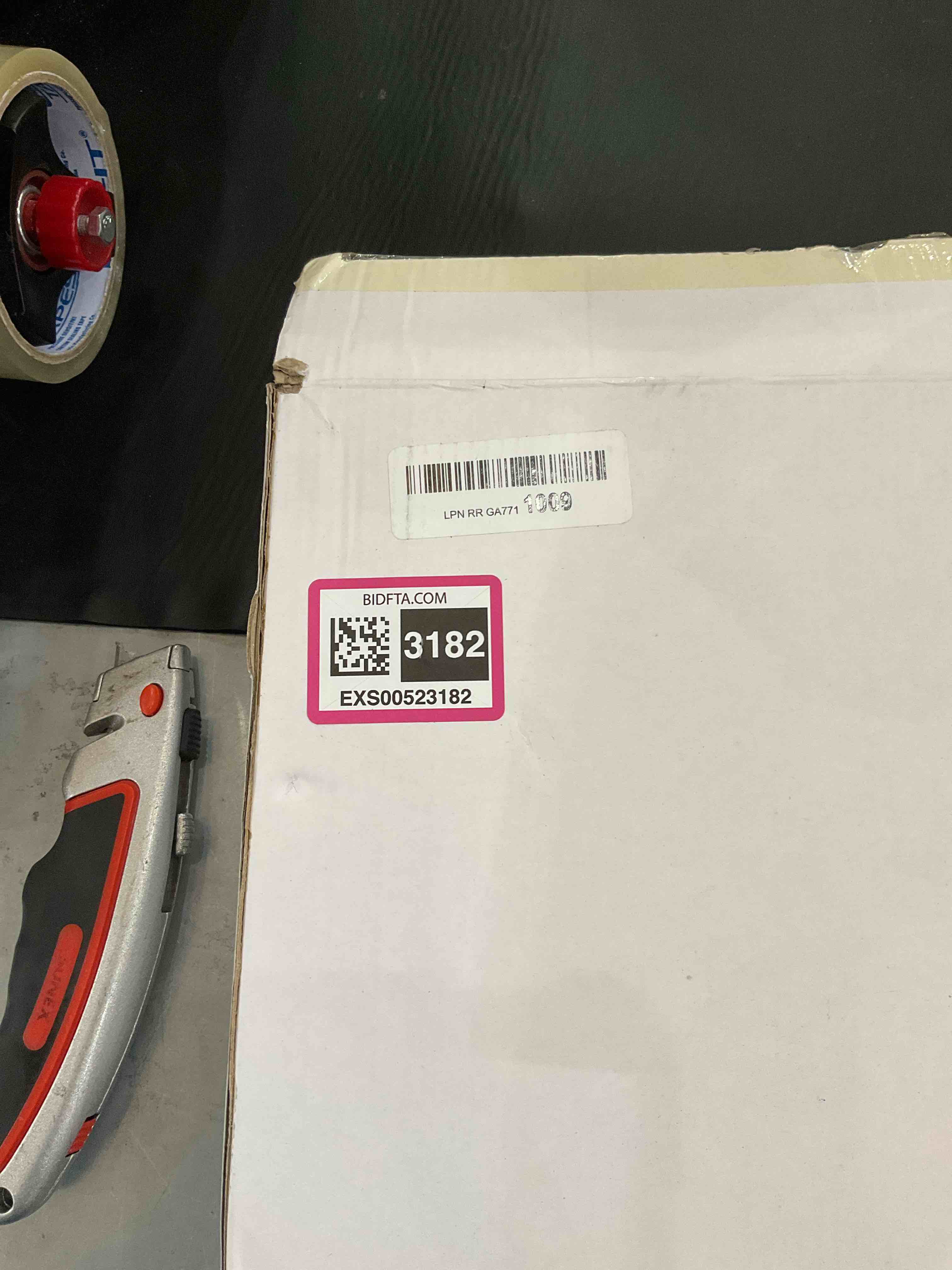 https://s3.amazonaws.com/lotting-images-prod/bidfta/EXS00523182_1695746418003.jpeg
