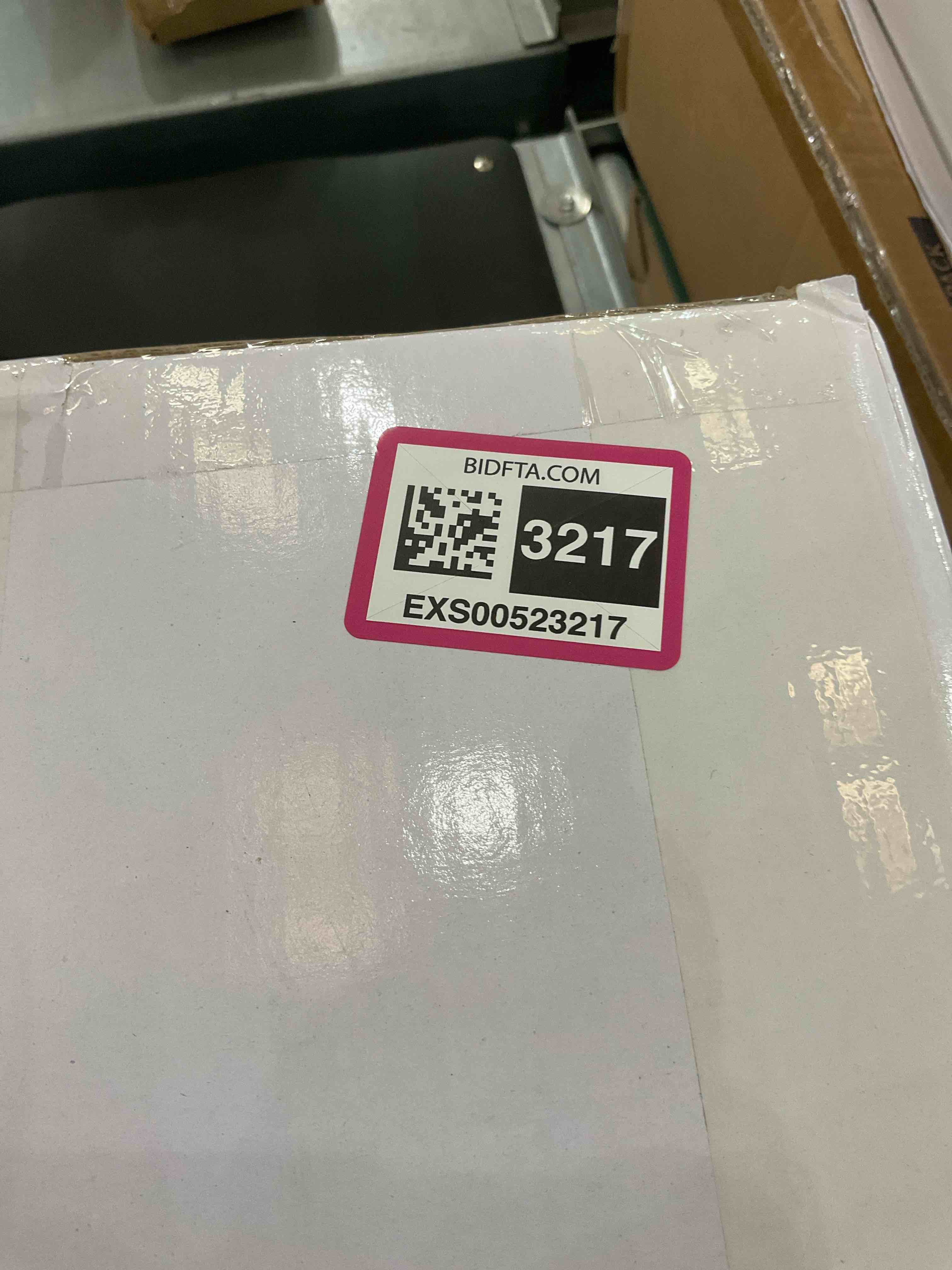 https://s3.amazonaws.com/lotting-images-prod/bidfta/EXS00523217_1695739924886.jpeg