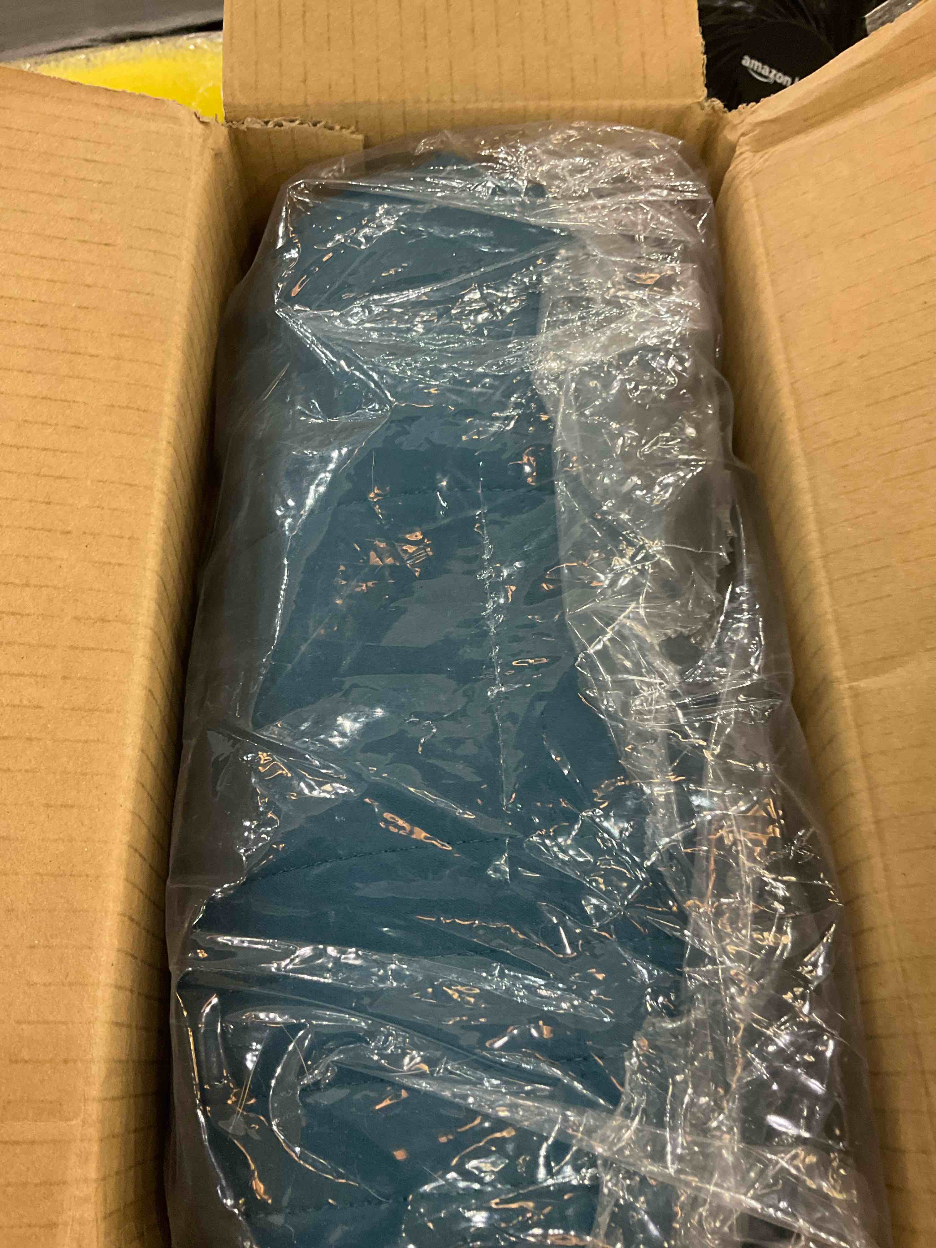 https://s3.amazonaws.com/lotting-images-prod/bidfta/EXS00523672_1696432811481.jpeg