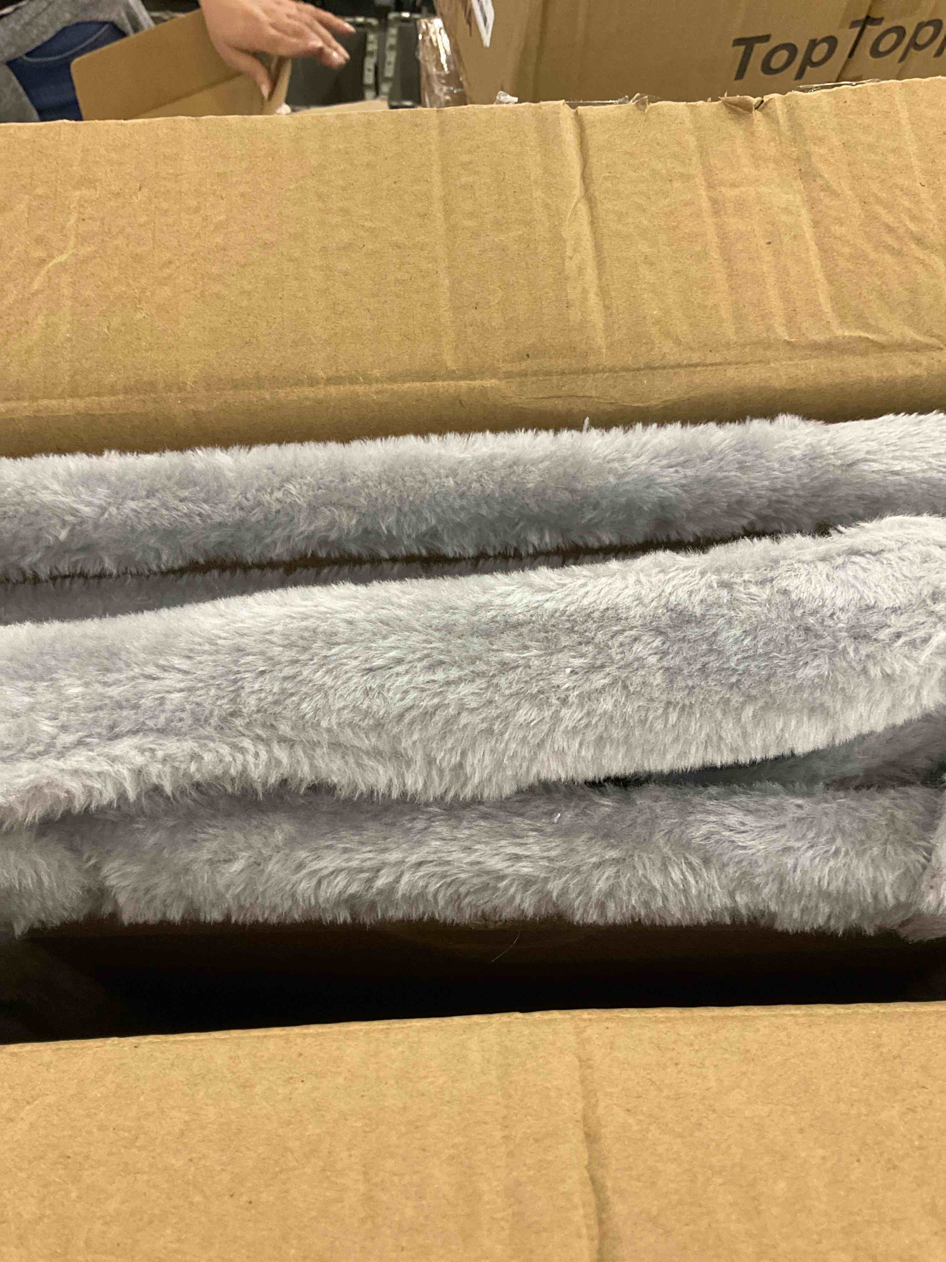 https://s3.amazonaws.com/lotting-images-prod/bidfta/EXS00524260_1694107827028.jpeg