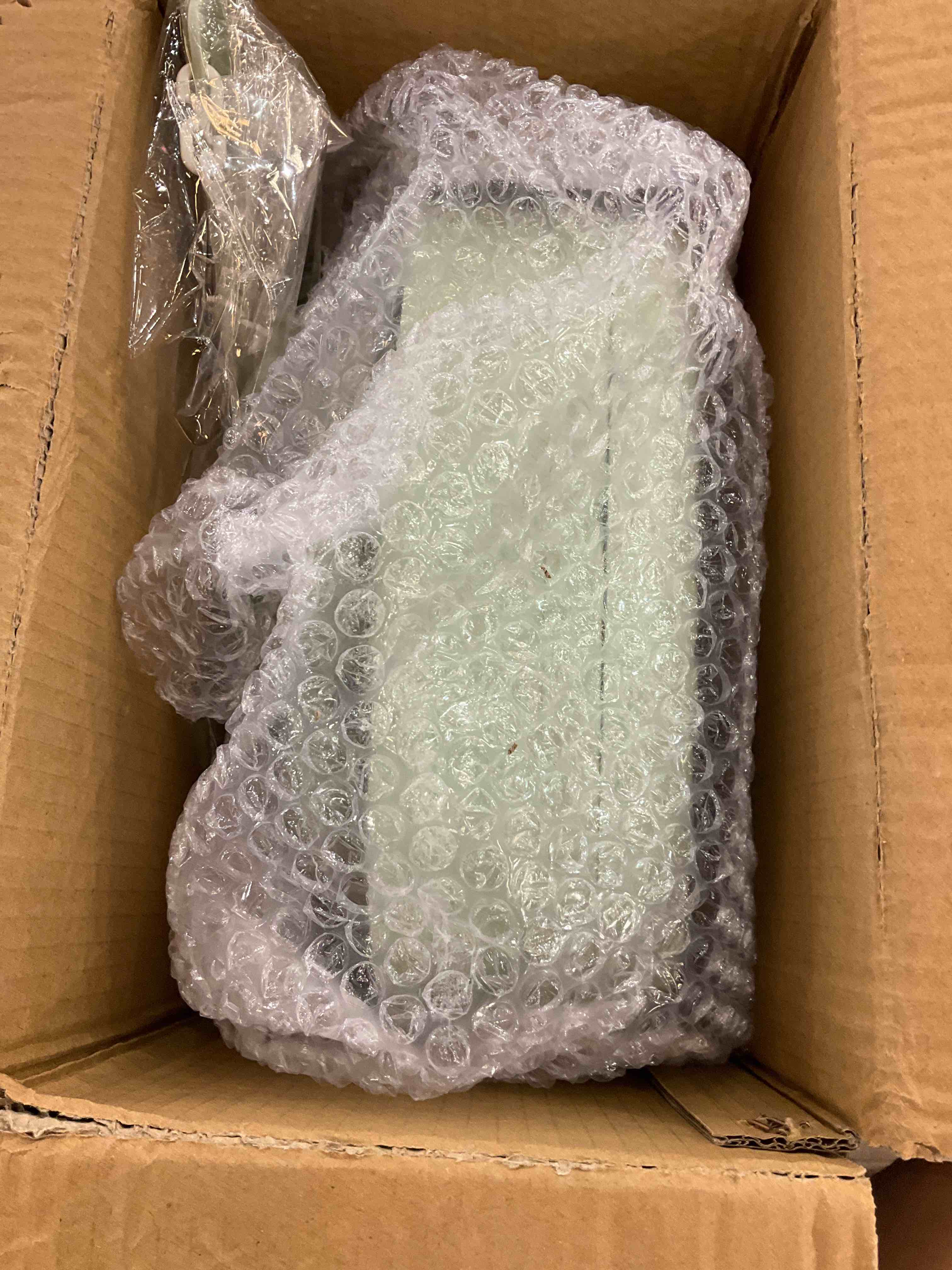 https://s3.amazonaws.com/lotting-images-prod/bidfta/EXS00526037_1694188136054.jpeg
