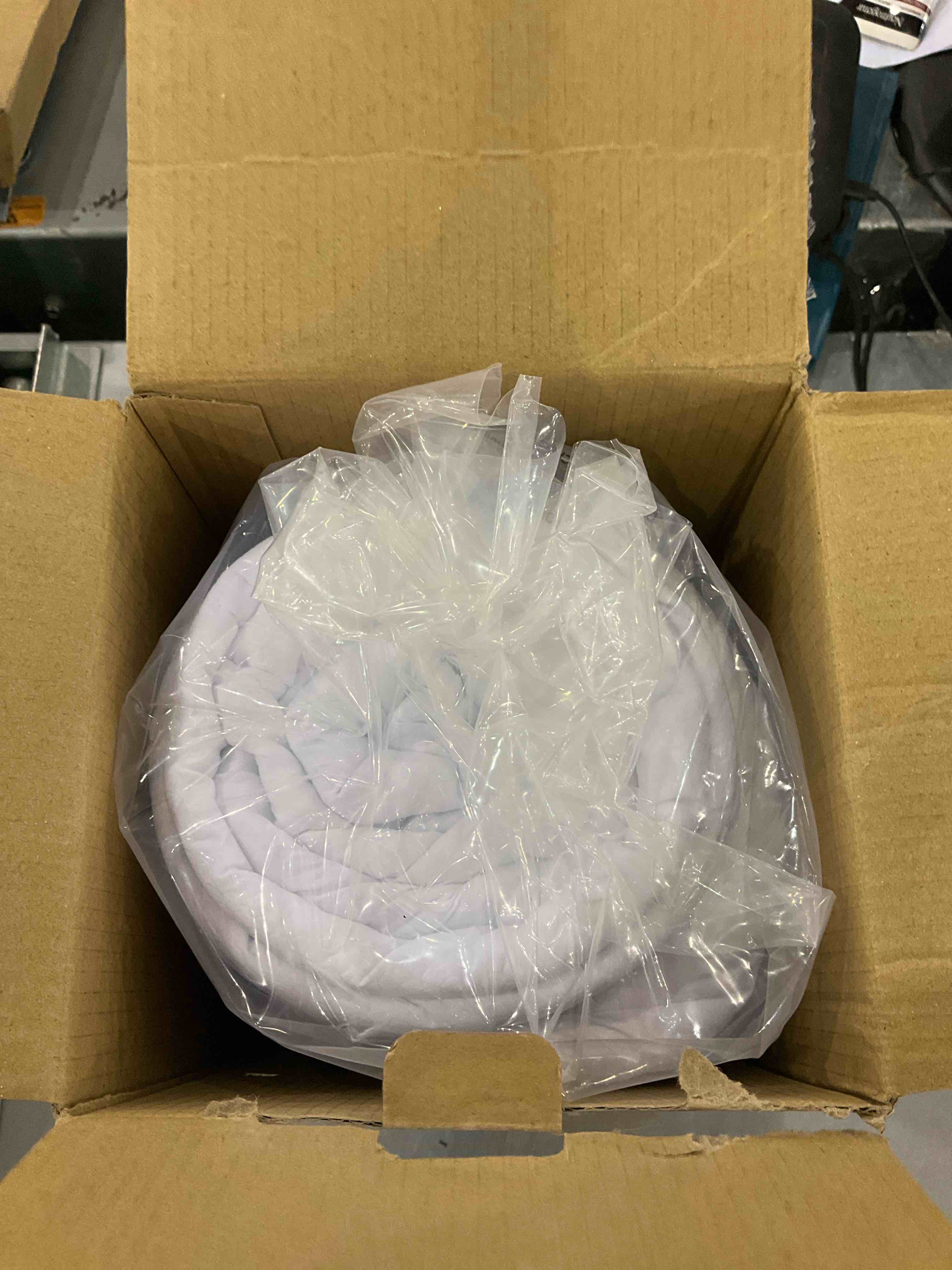 https://s3.amazonaws.com/lotting-images-prod/bidfta/EXS00527183_1695903275093.jpeg
