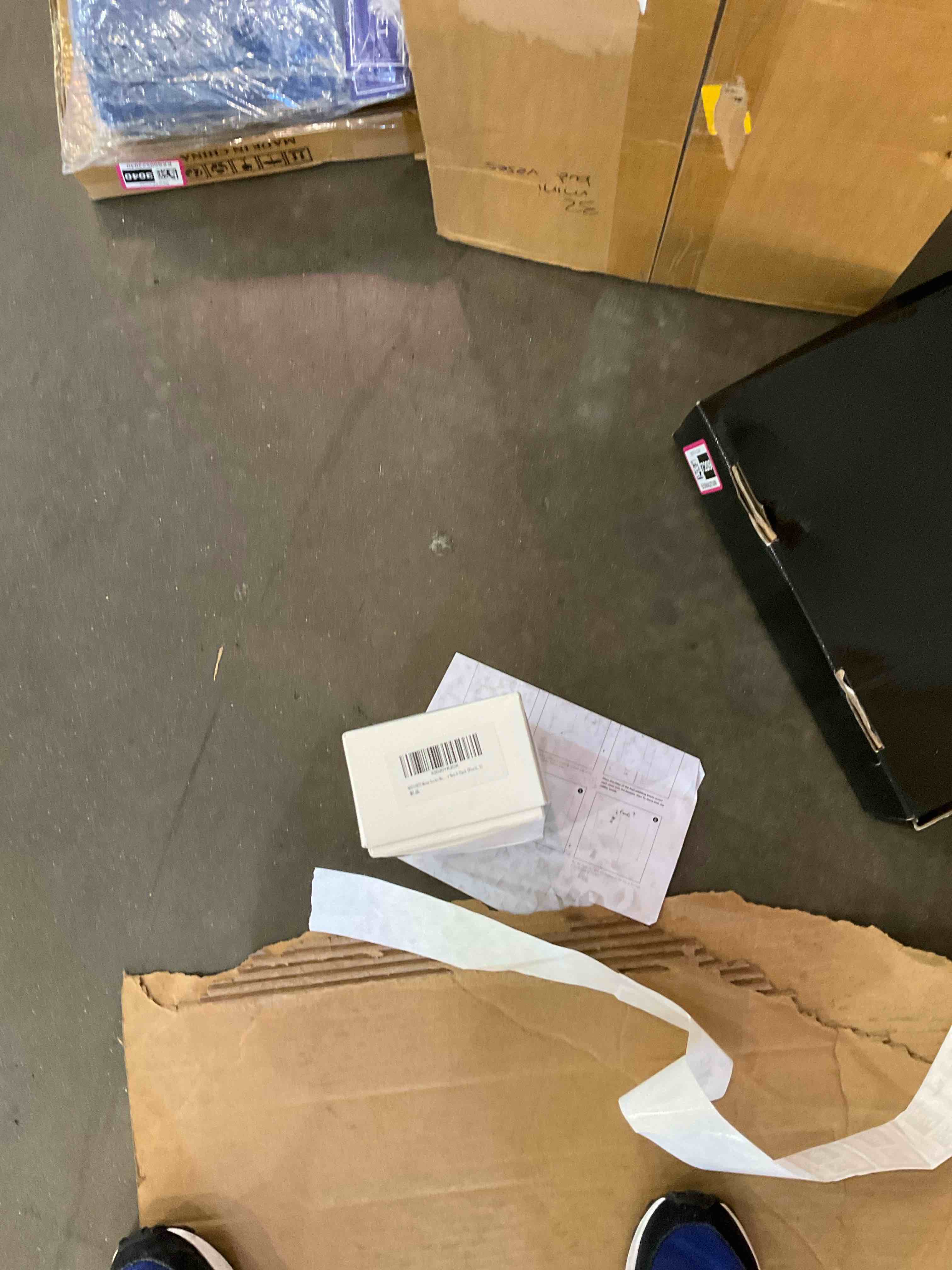 https://s3.amazonaws.com/lotting-images-prod/bidfta/EXS00527209_1695760846250.jpeg