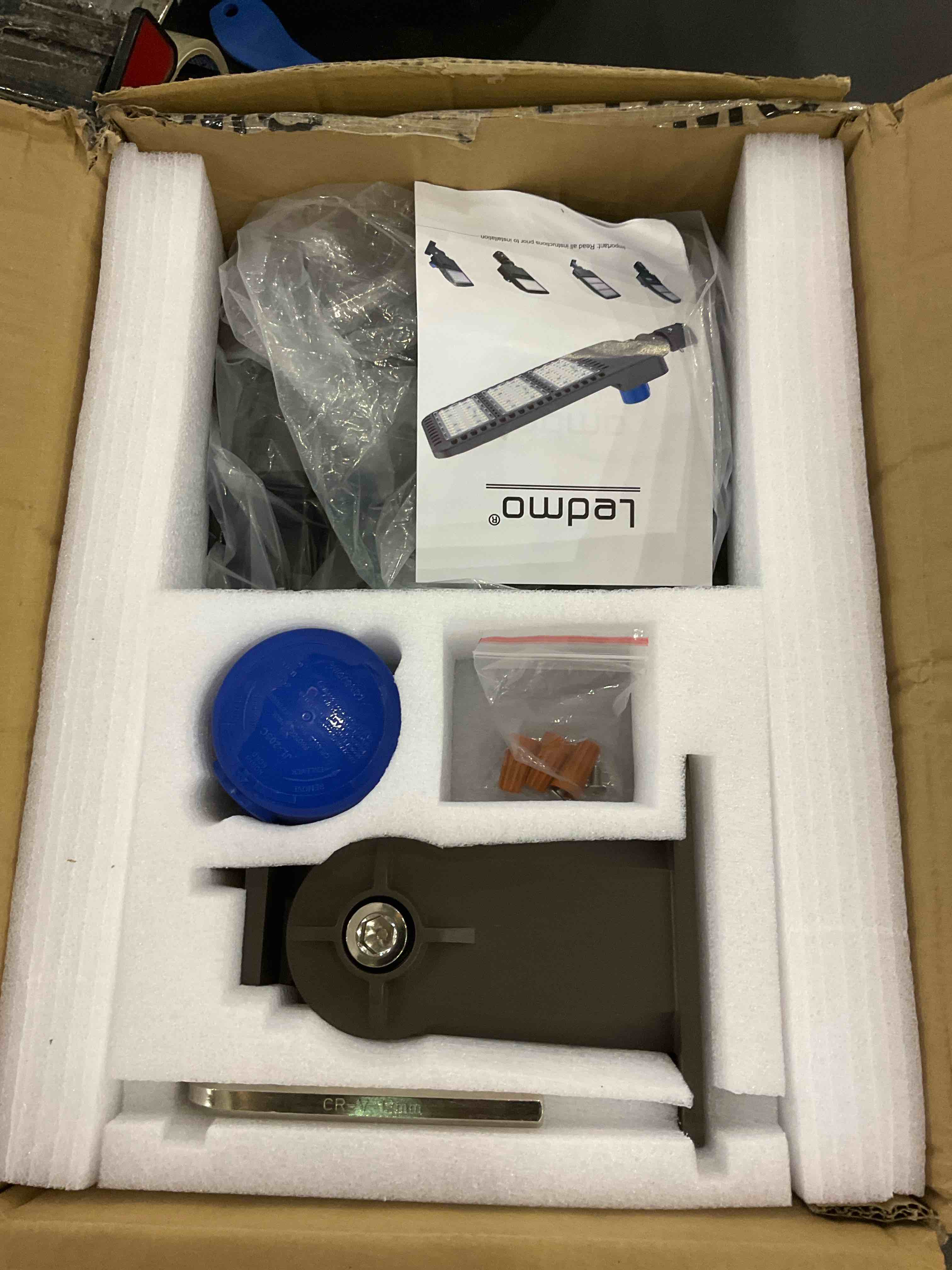 https://s3.amazonaws.com/lotting-images-prod/bidfta/EXS00527333_1695912072897.jpeg
