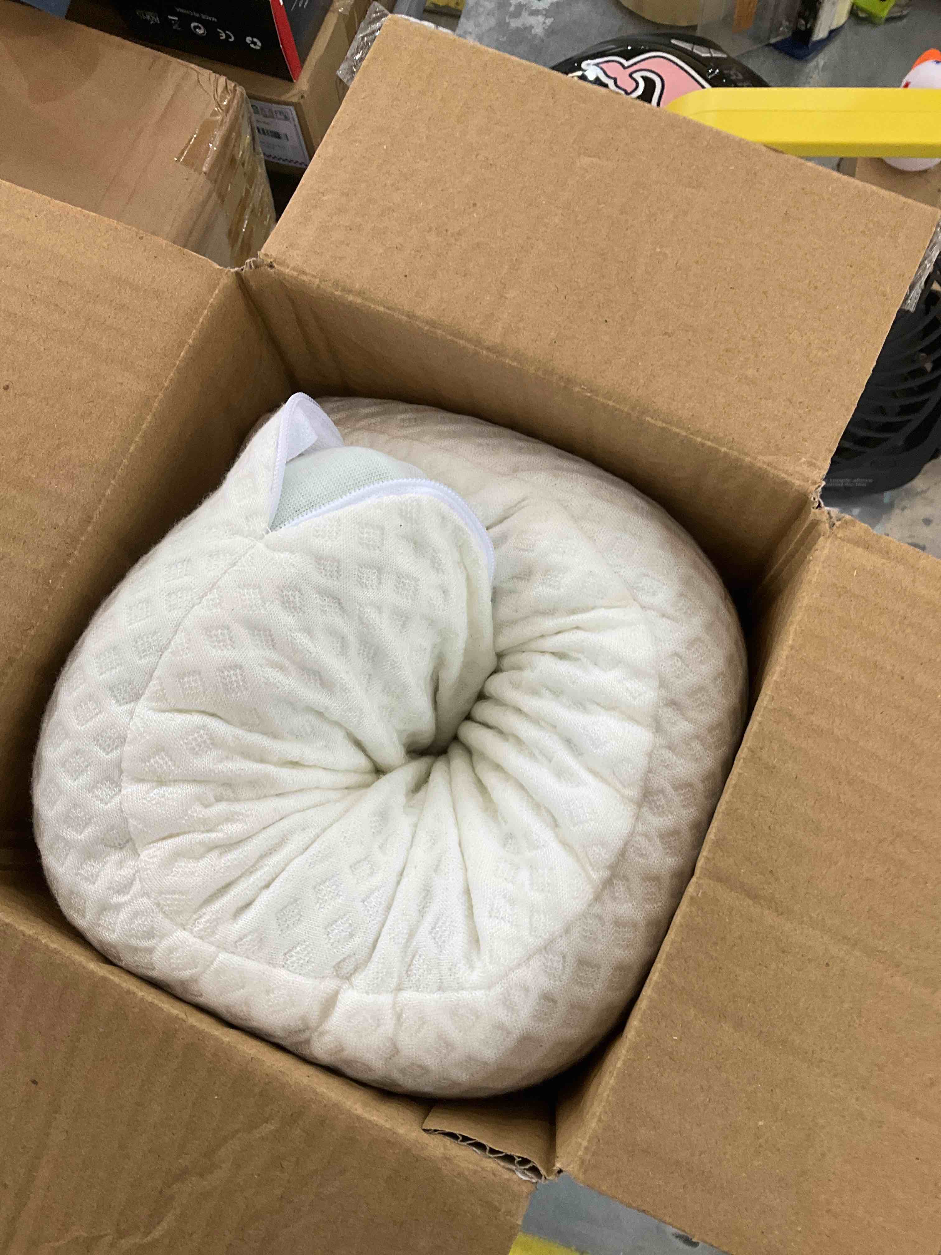 https://s3.amazonaws.com/lotting-images-prod/bidfta/EXS00528634_1694627580540.jpeg