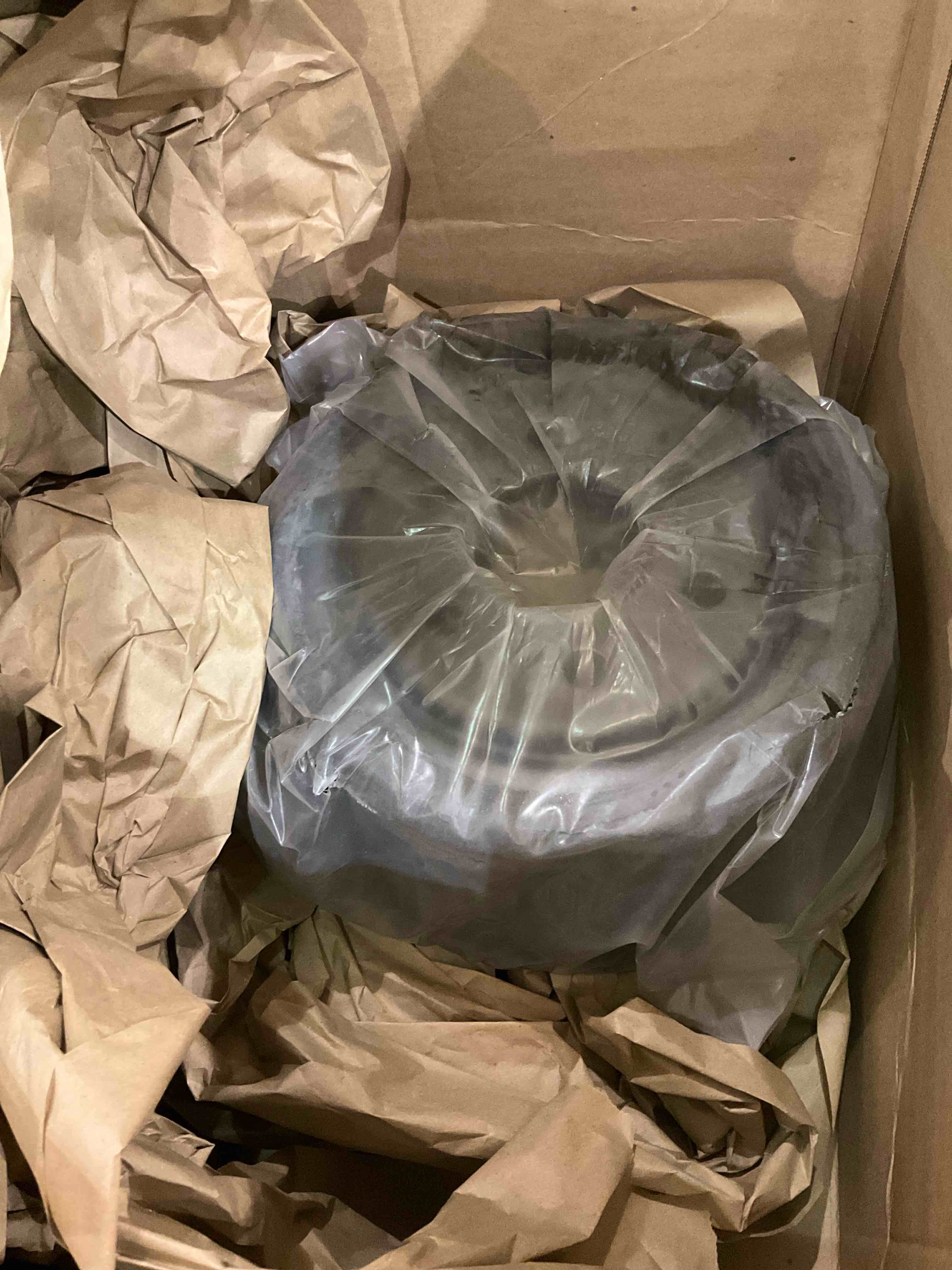 https://s3.amazonaws.com/lotting-images-prod/bidfta/EXS00531200_1698068753475.jpeg