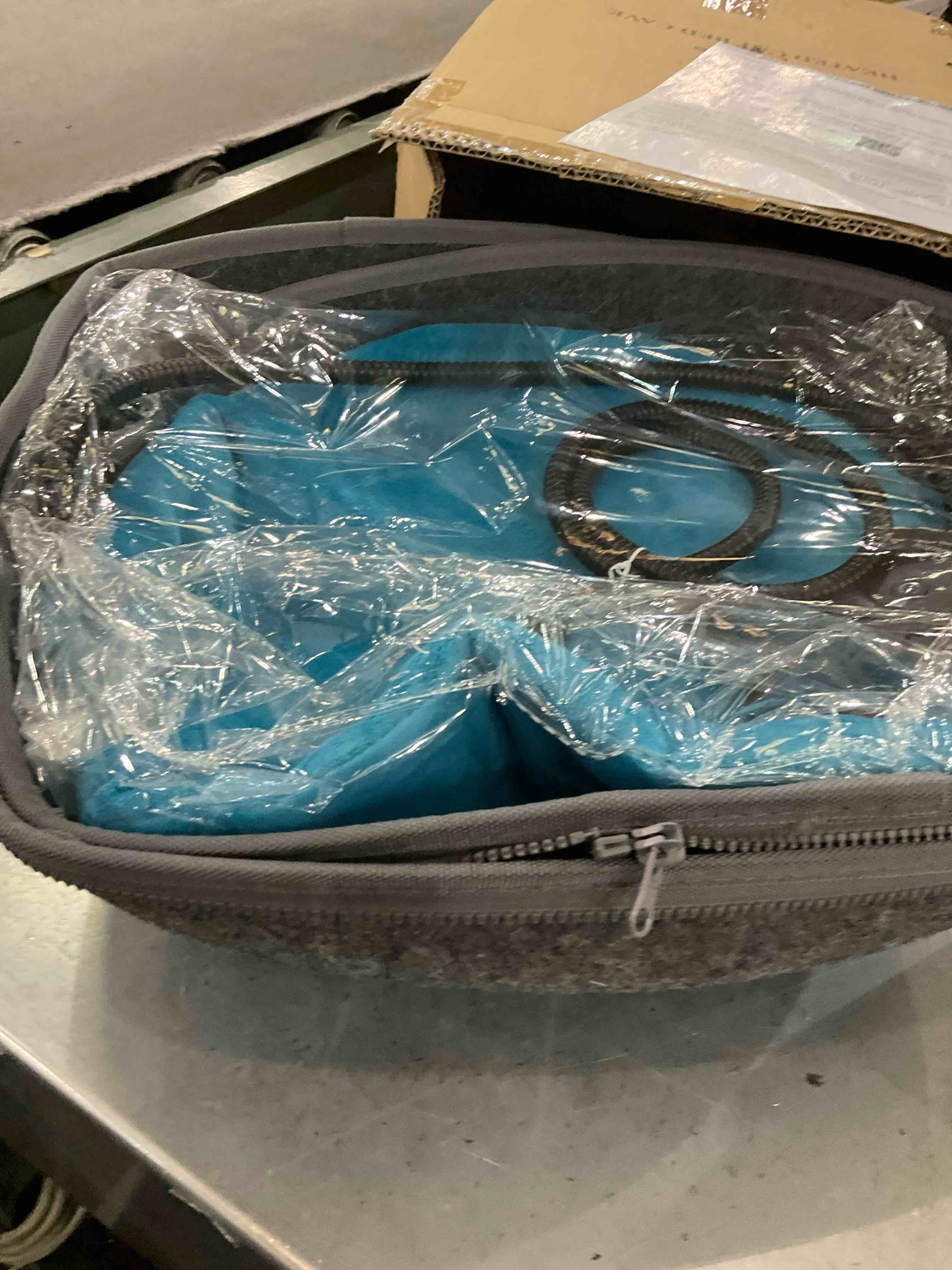 Clawsable Heated Cat Bed