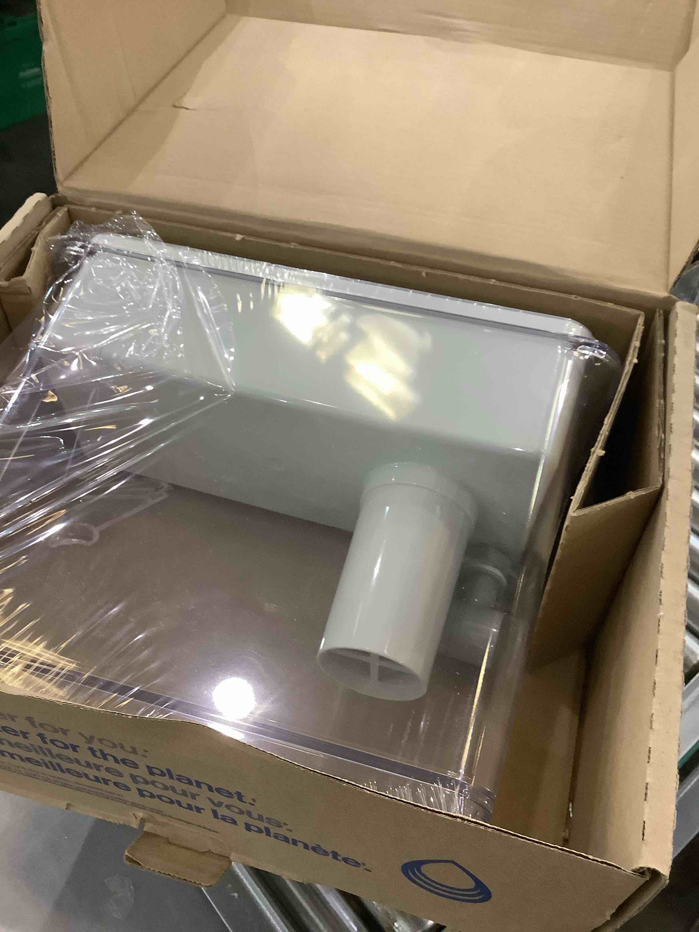 https://s3.amazonaws.com/lotting-images-prod/bidfta/EXS00532447_1698762806859.jpeg