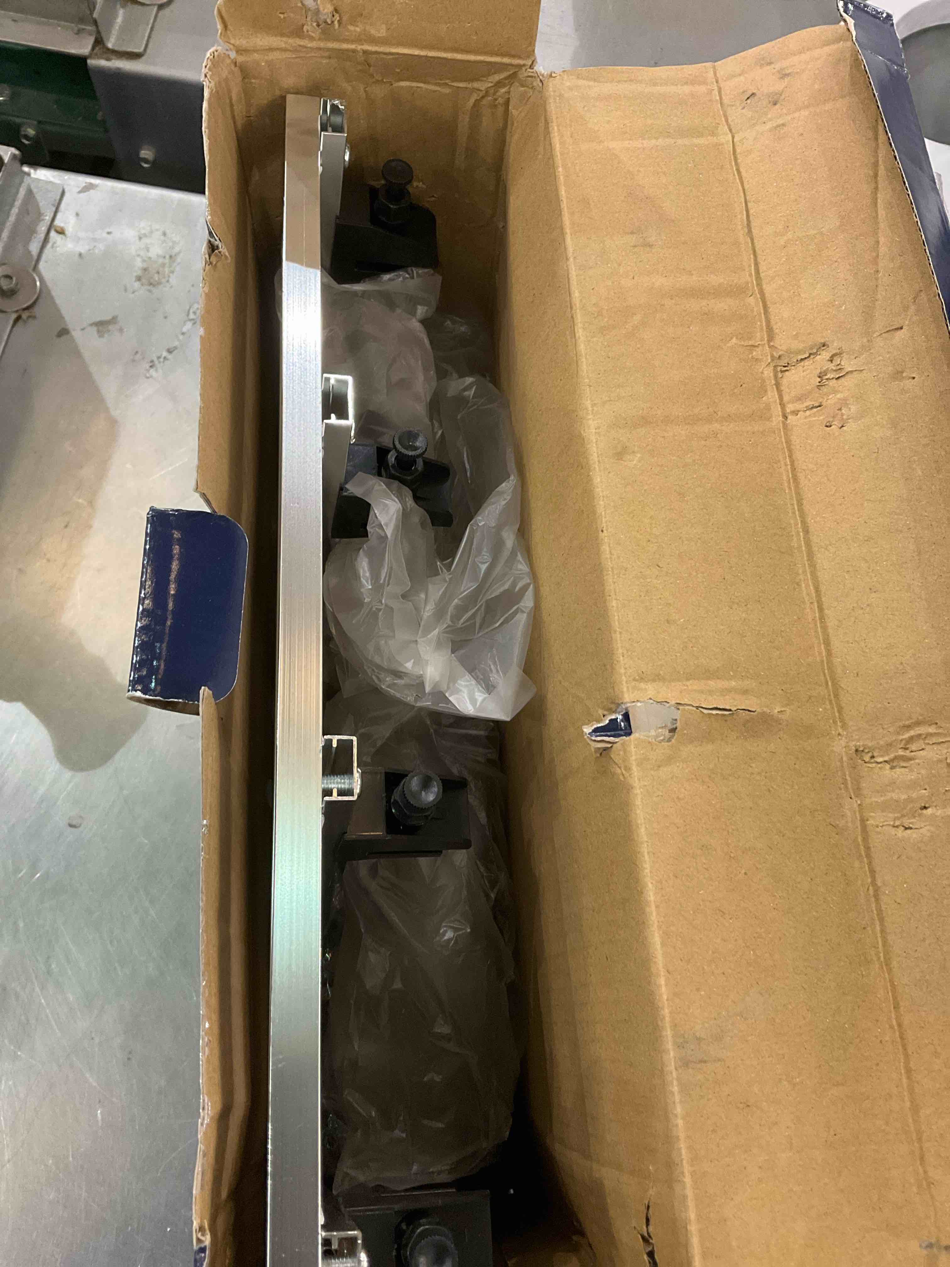 https://s3.amazonaws.com/lotting-images-prod/bidfta/EXS00533998_1699907152671.jpeg