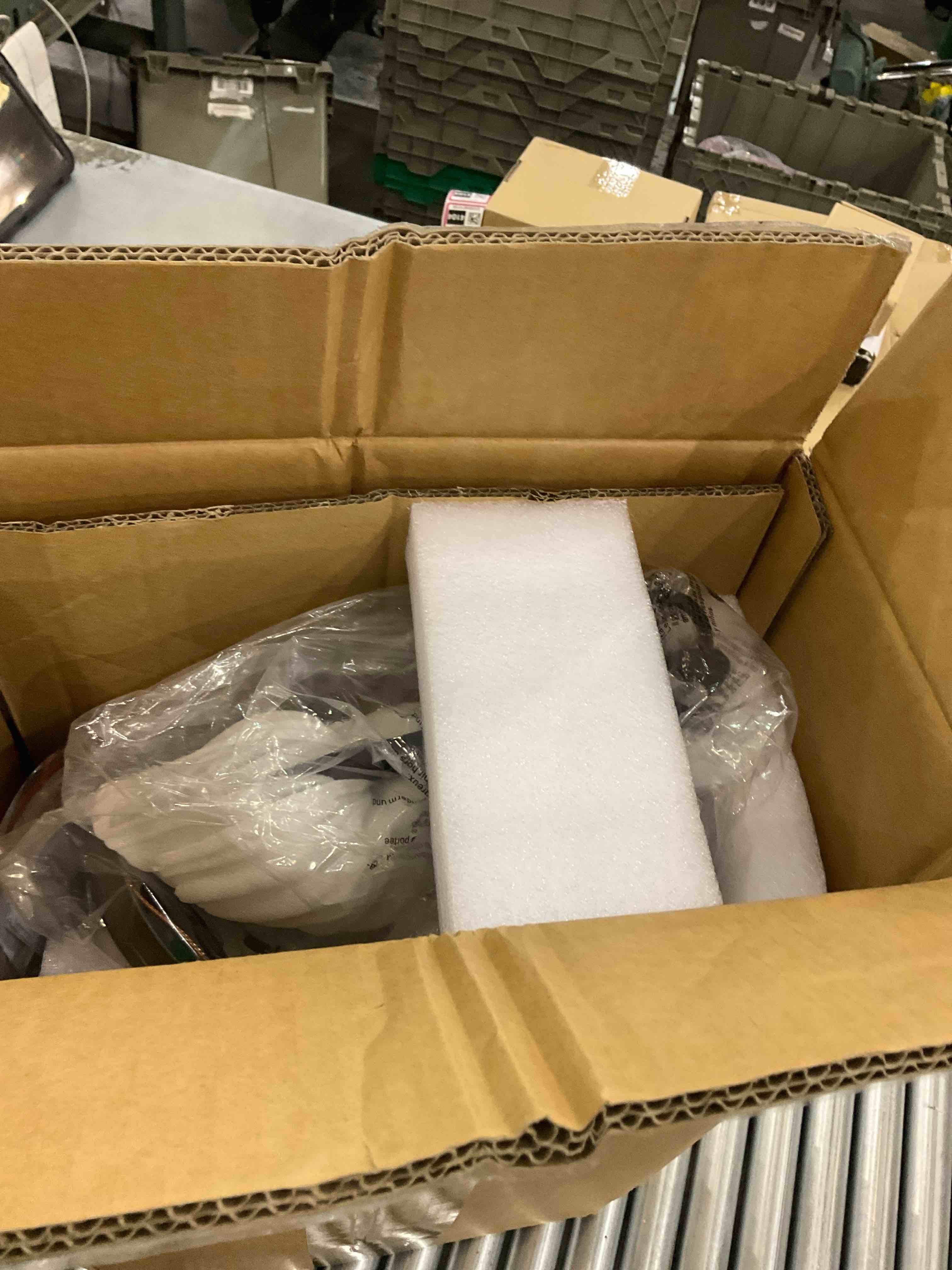 https://s3.amazonaws.com/lotting-images-prod/bidfta/EXS00535749_1698760124686.jpeg