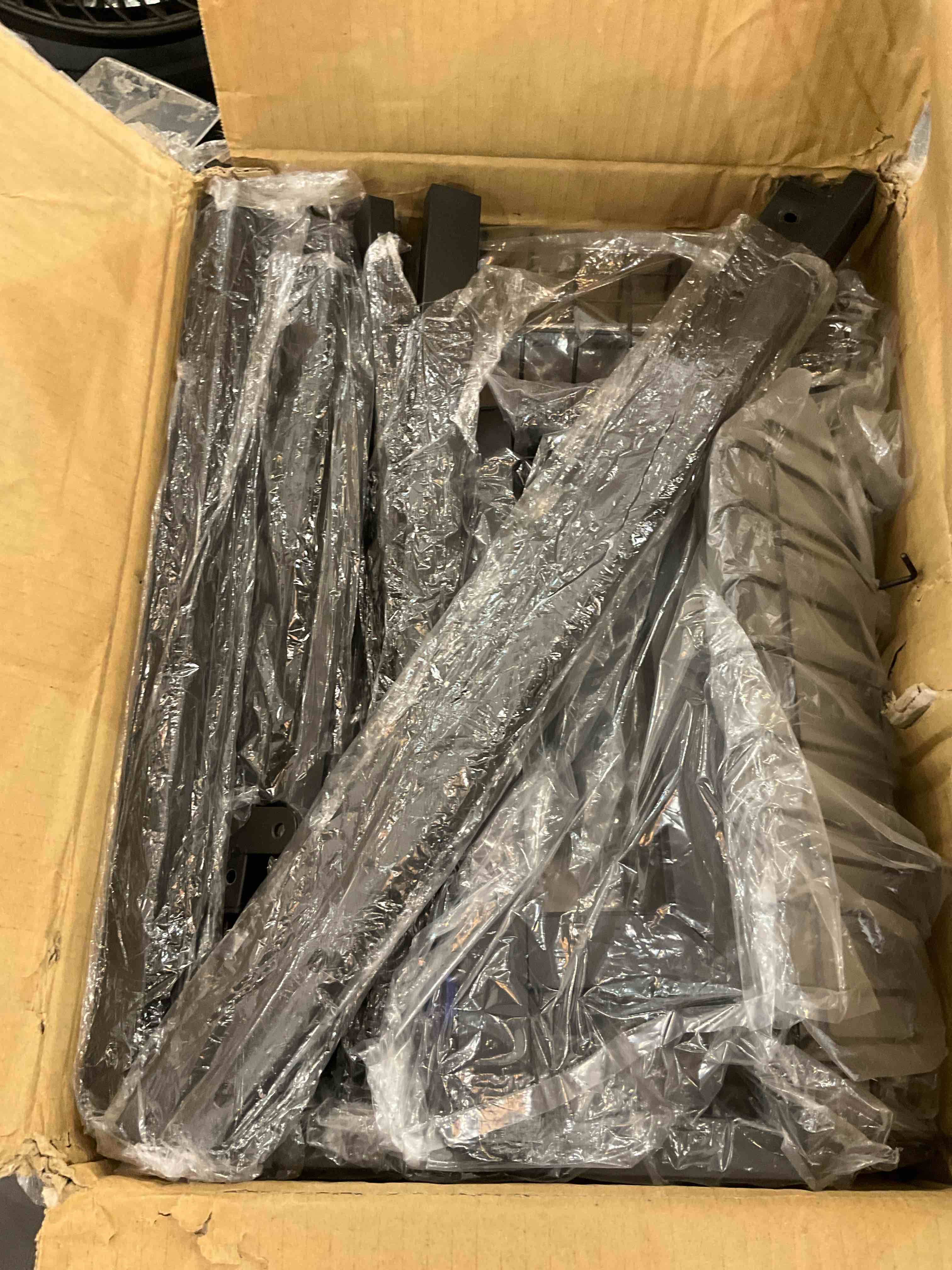 https://s3.amazonaws.com/lotting-images-prod/bidfta/EXS00536002_1696960076611.jpeg
