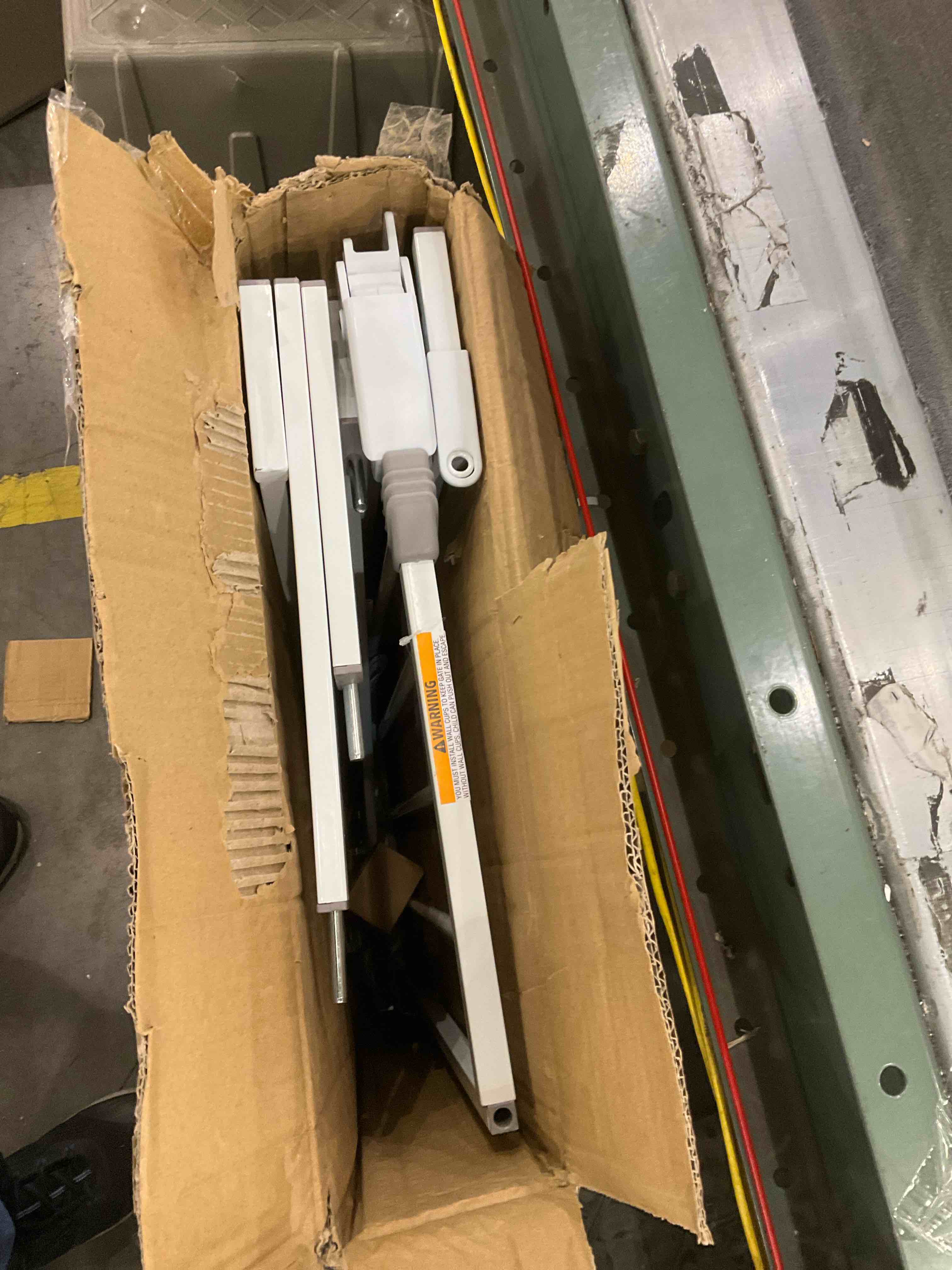 https://s3.amazonaws.com/lotting-images-prod/bidfta/EXS00537164_1698071530260.jpeg