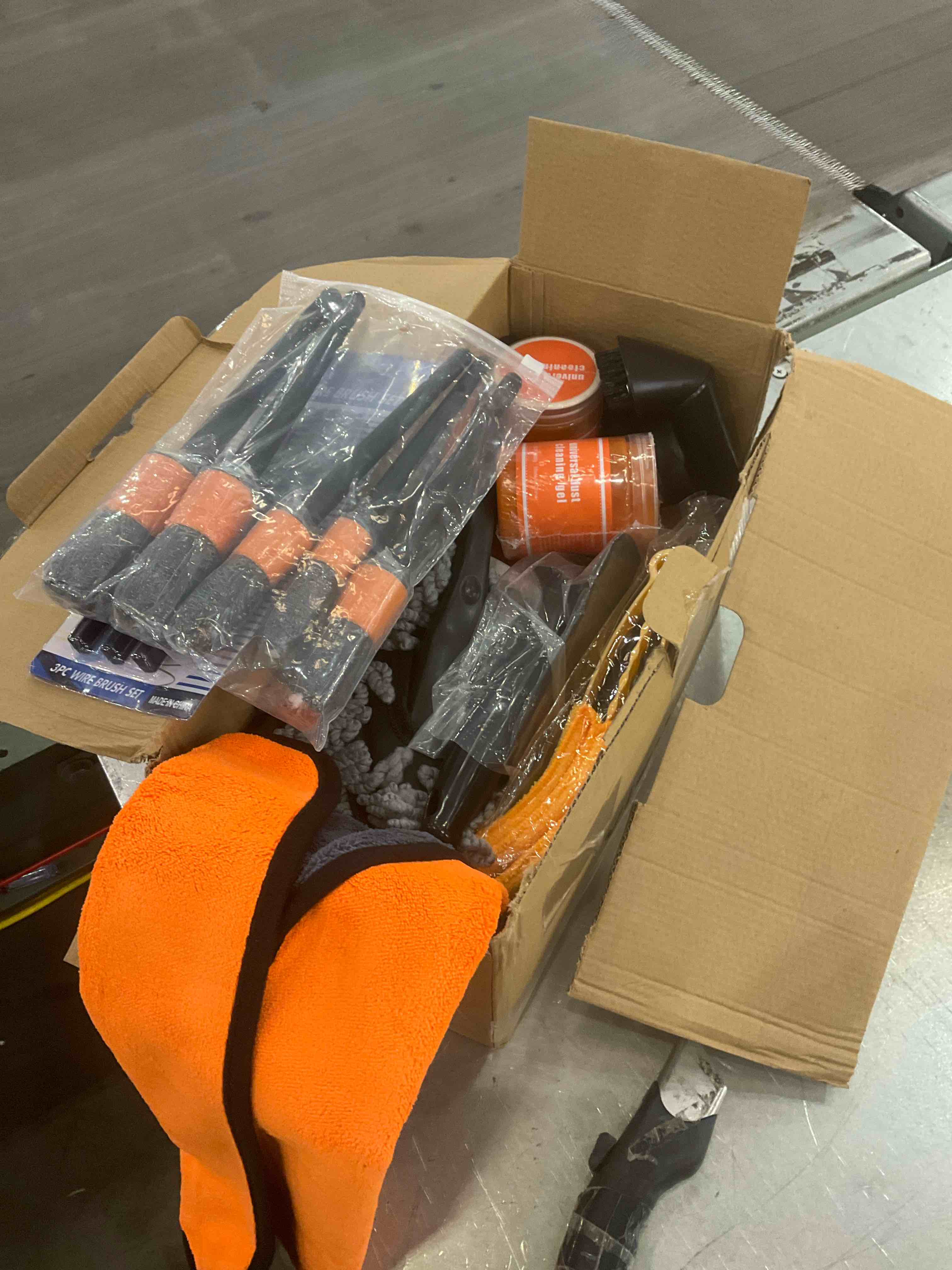 https://s3.amazonaws.com/lotting-images-prod/bidfta/EXS00537303_1698161317169.jpeg