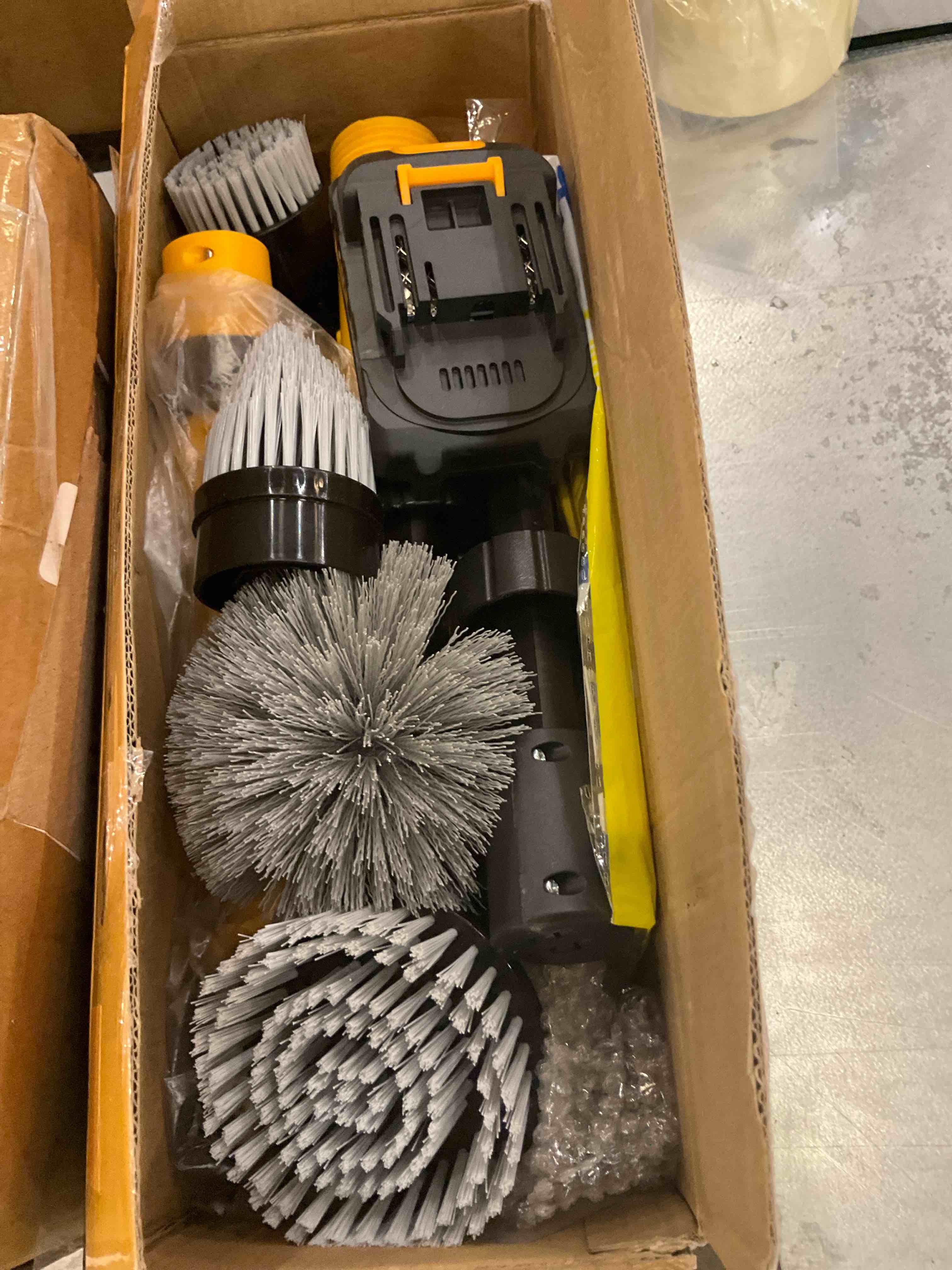 https://s3.amazonaws.com/lotting-images-prod/bidfta/EXS00537937_1700152821299.jpeg