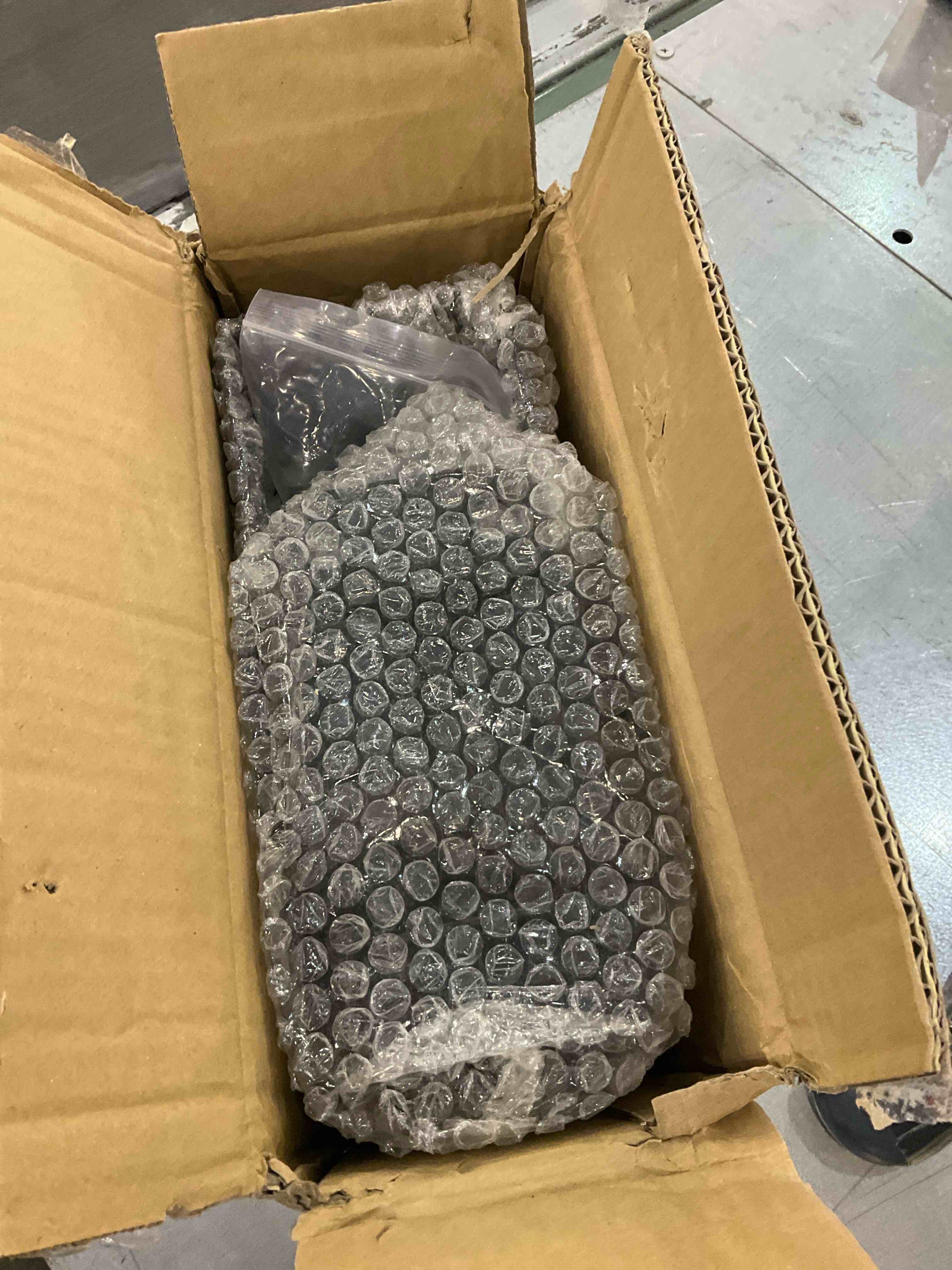 https://s3.amazonaws.com/lotting-images-prod/bidfta/EXS00540202_1696505135327.jpeg
