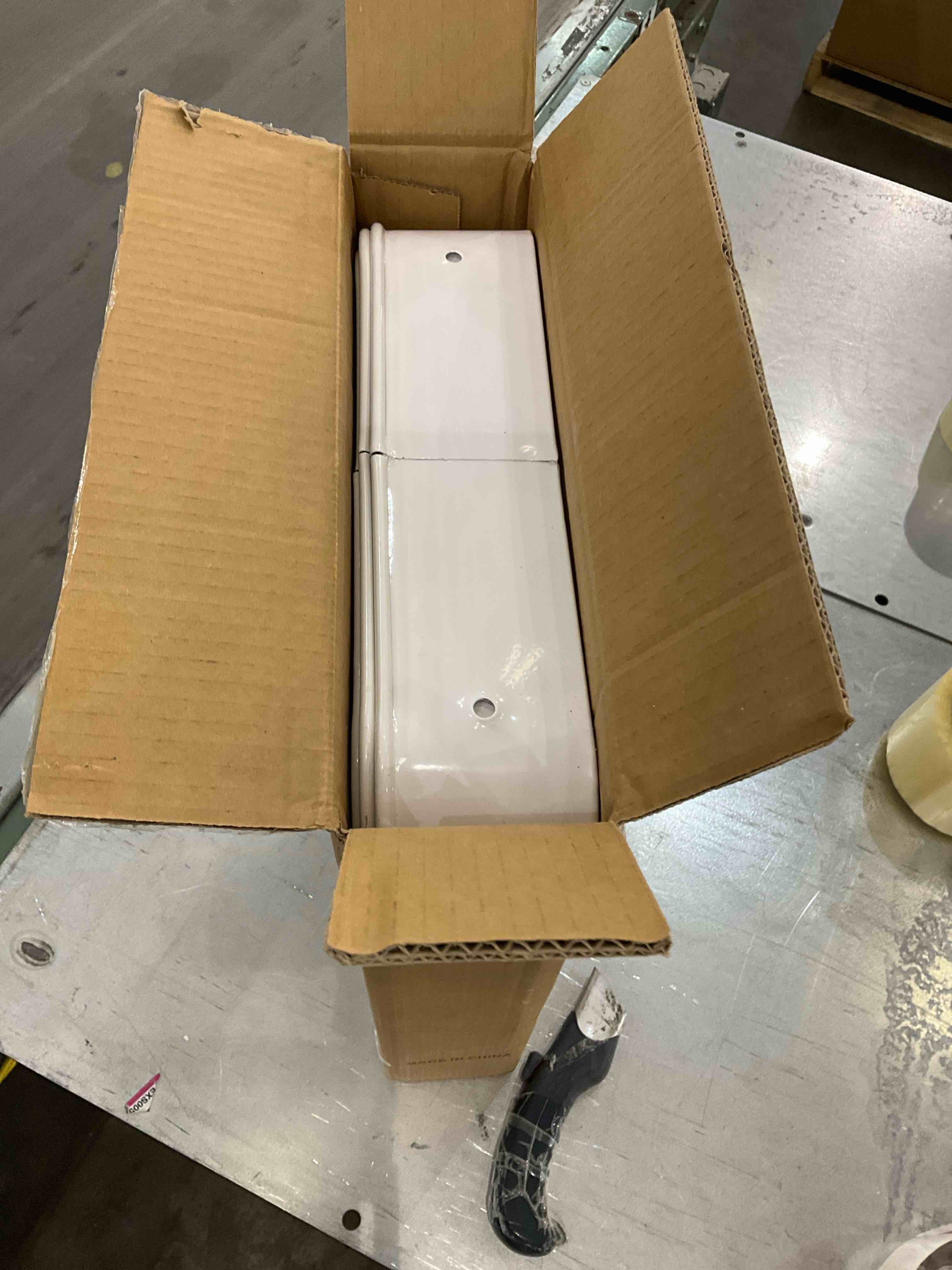 https://s3.amazonaws.com/lotting-images-prod/bidfta/EXS00540420_1696532429465.jpeg