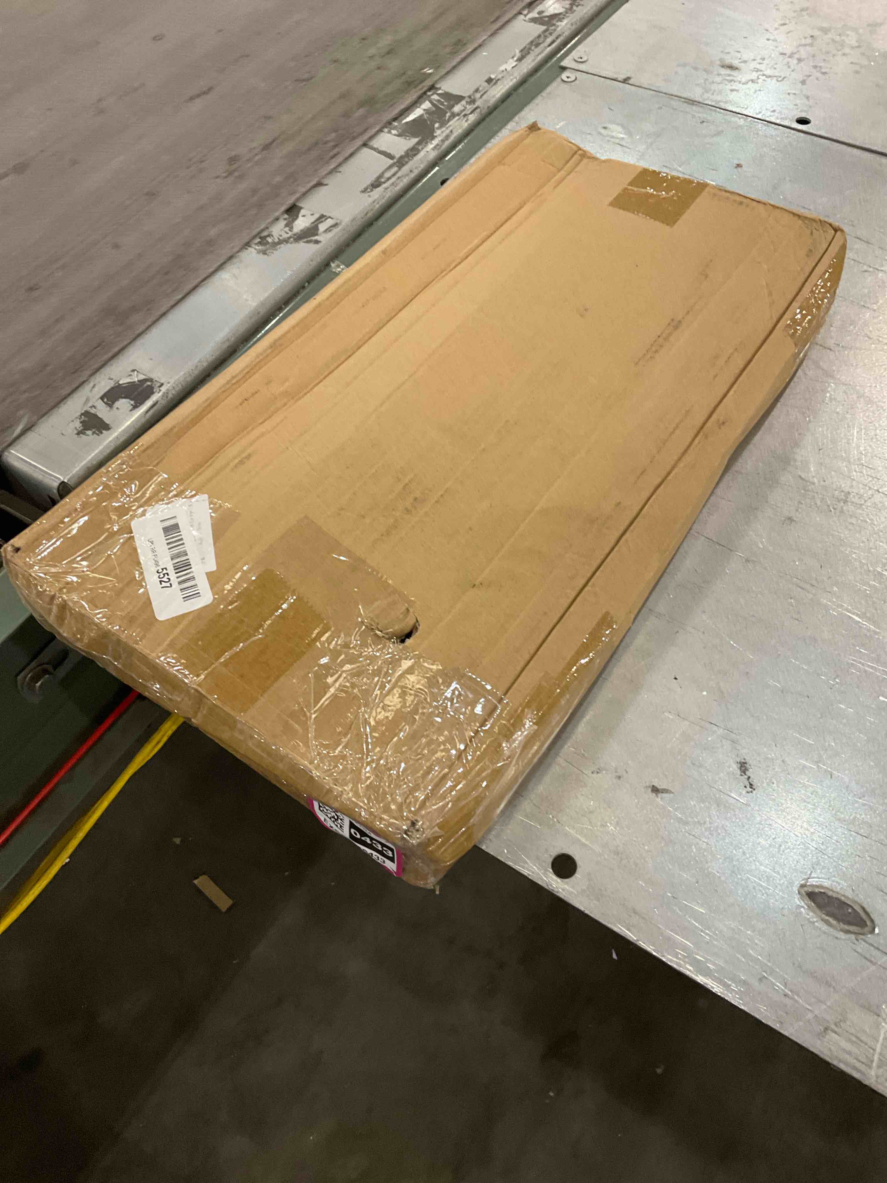 https://s3.amazonaws.com/lotting-images-prod/bidfta/EXS00540433_1696533733714.jpeg
