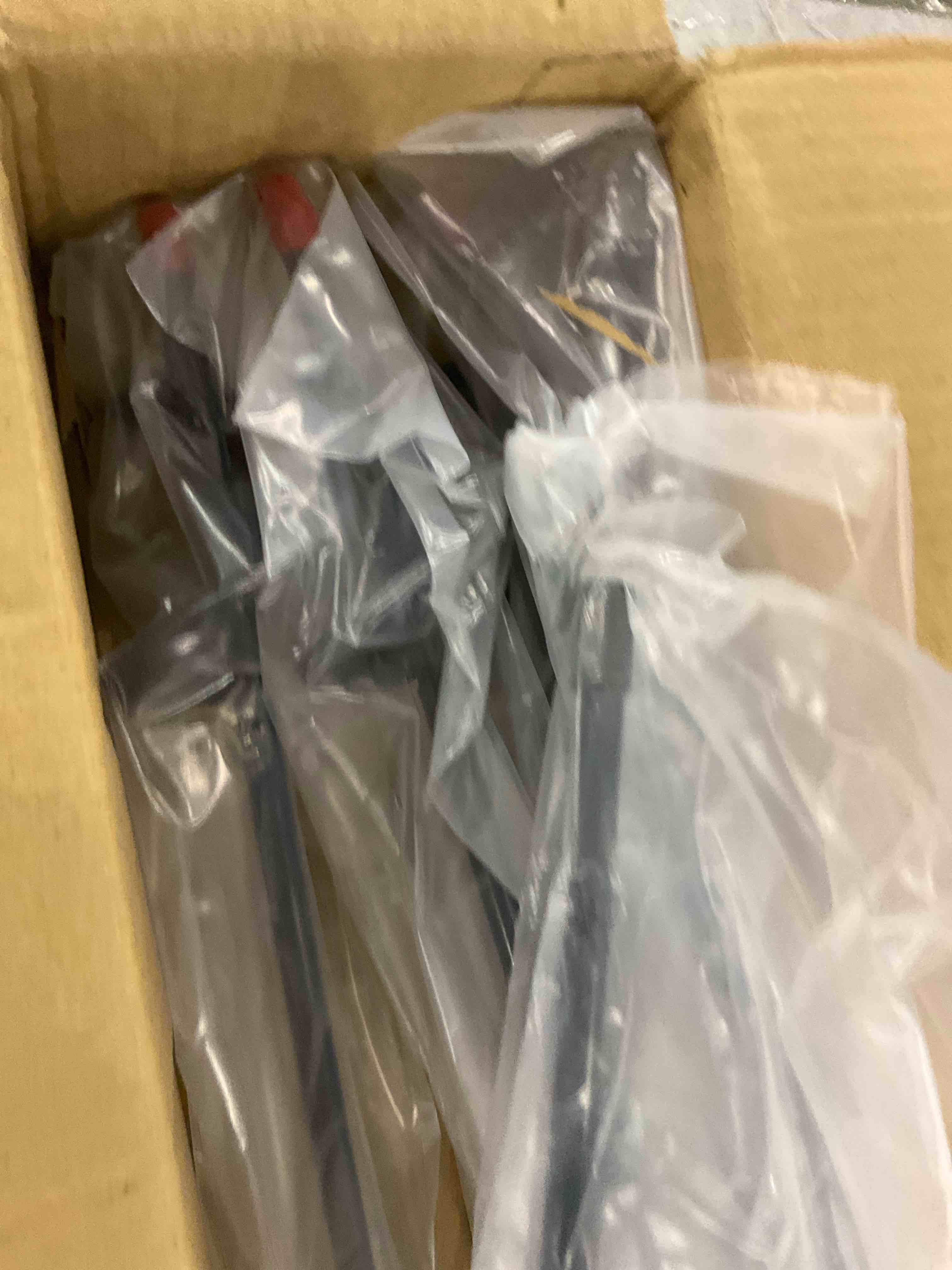 https://s3.amazonaws.com/lotting-images-prod/bidfta/EXS00540543_1695989366324.jpeg