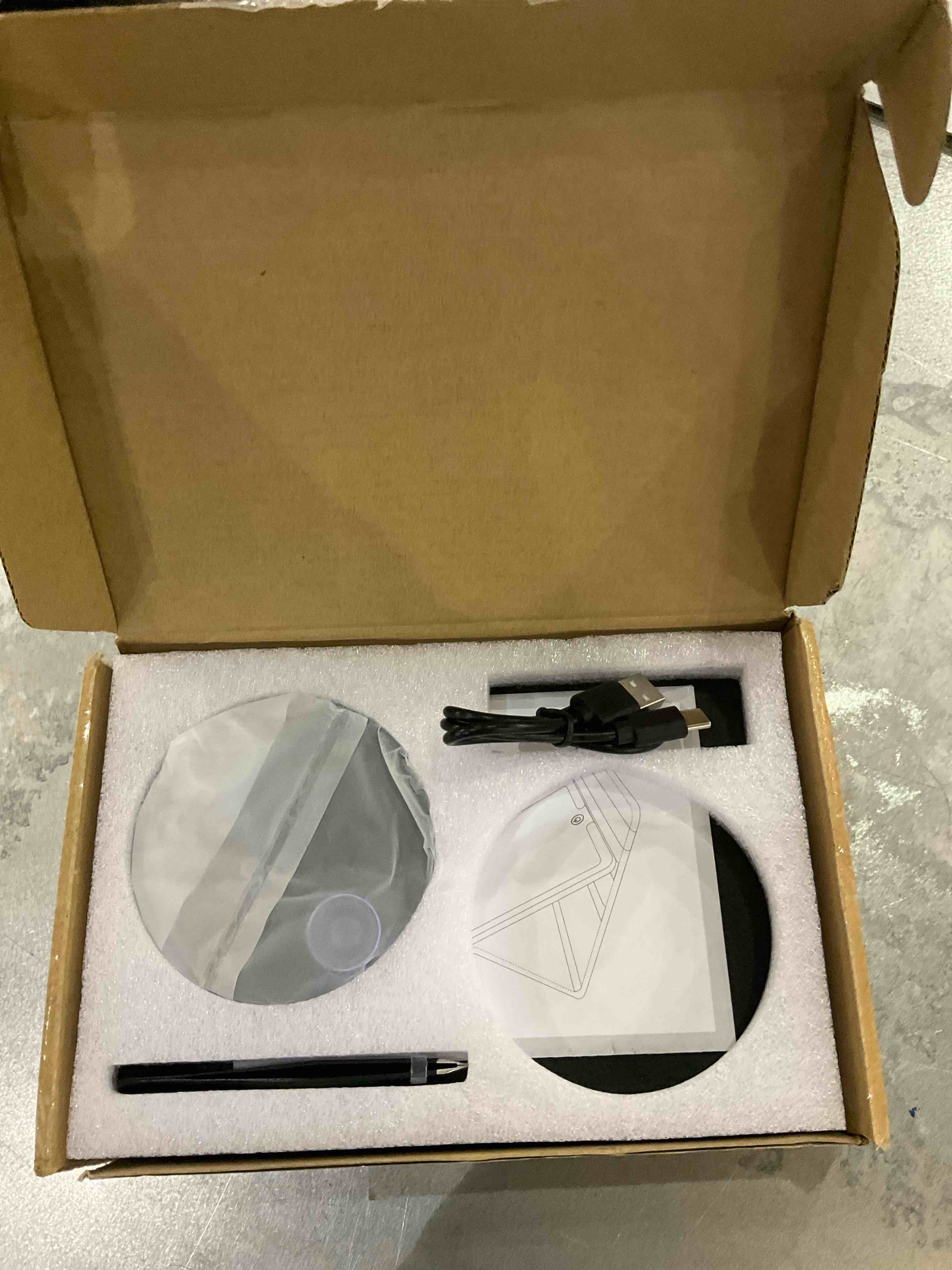 https://s3.amazonaws.com/lotting-images-prod/bidfta/EXS00541723_1696535090770.jpeg