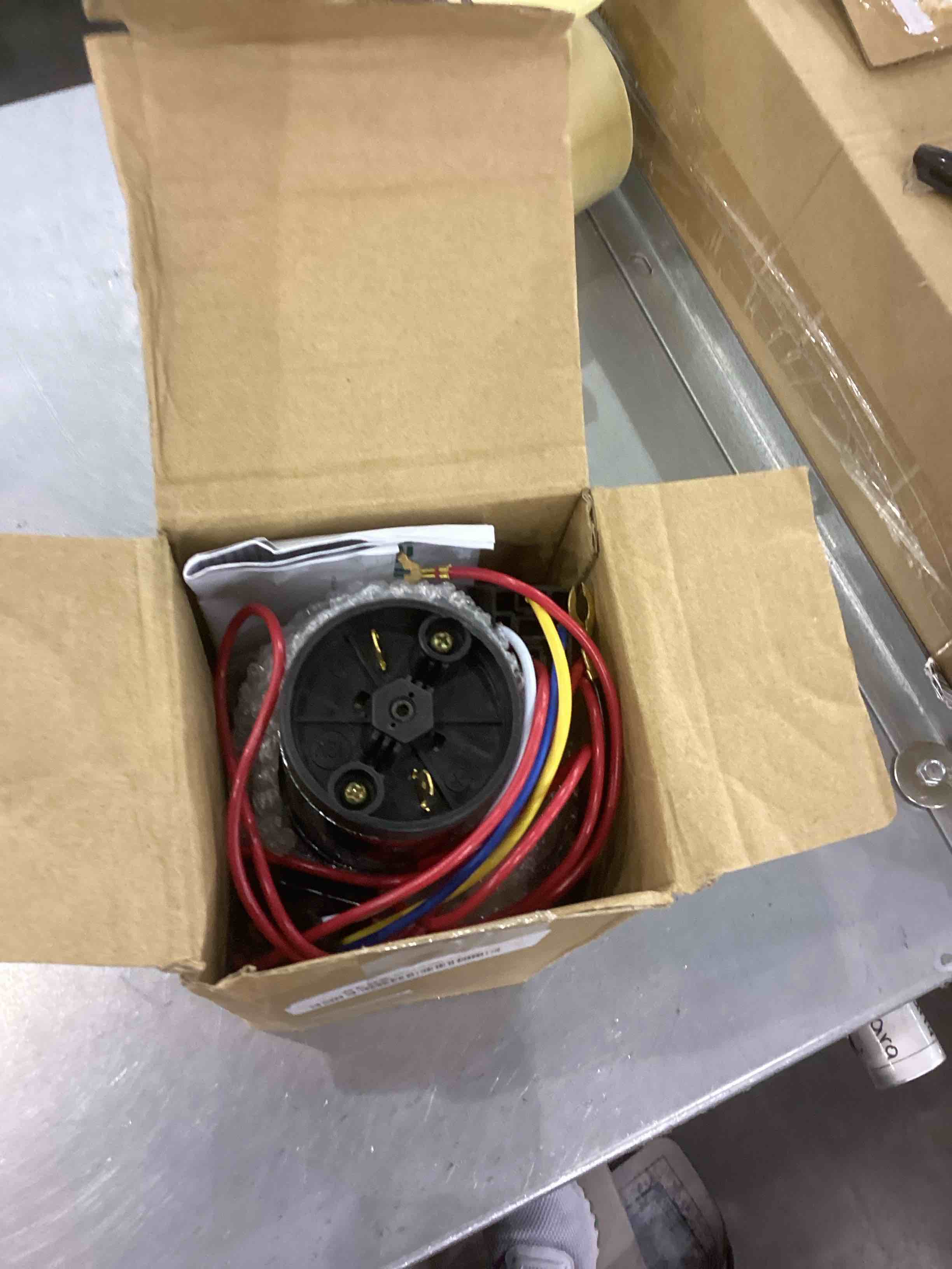 https://s3.amazonaws.com/lotting-images-prod/bidfta/EXS00543004_1695726570369.jpeg
