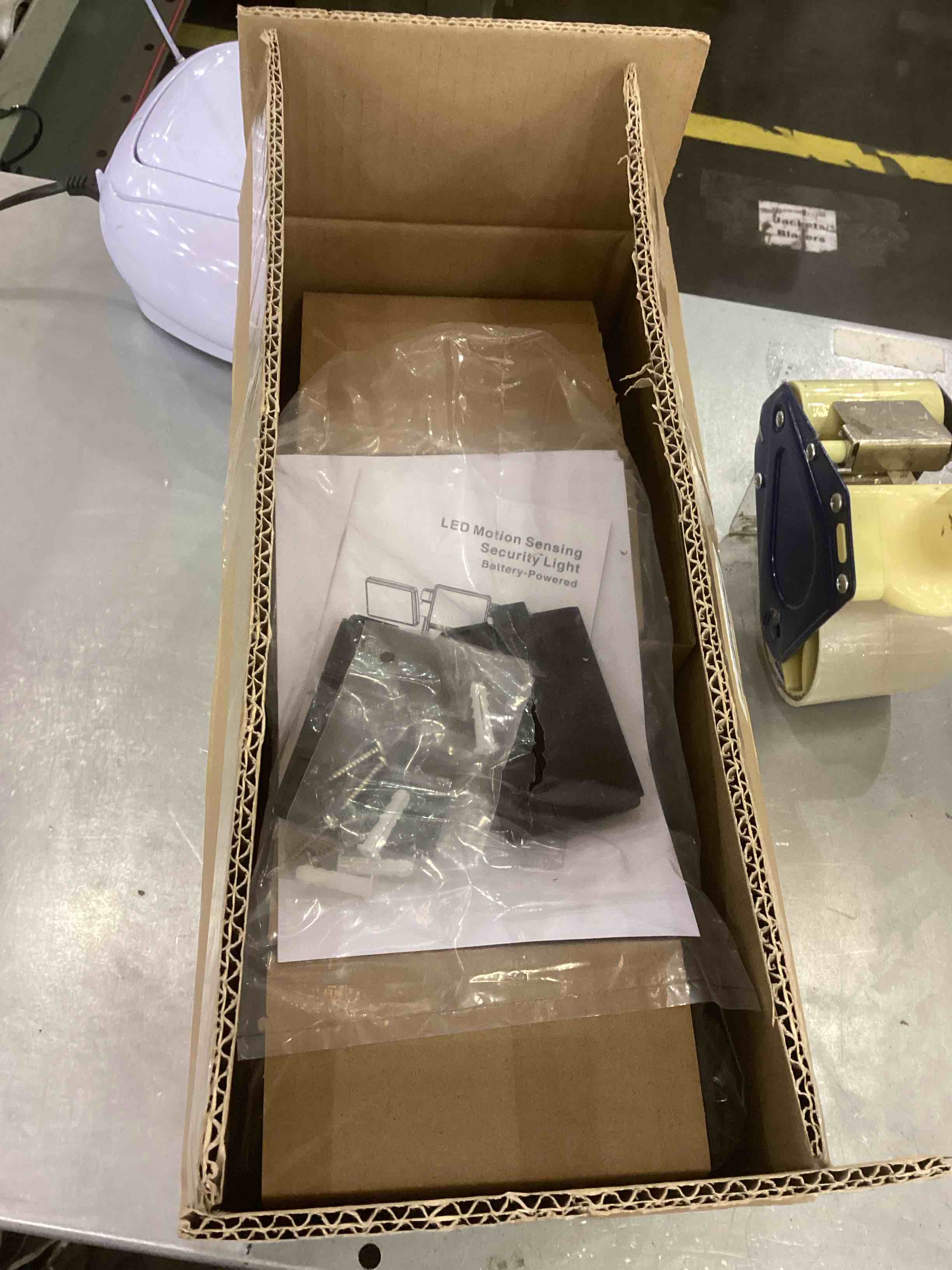 https://s3.amazonaws.com/lotting-images-prod/bidfta/EXS00543154_1695740420187.jpeg