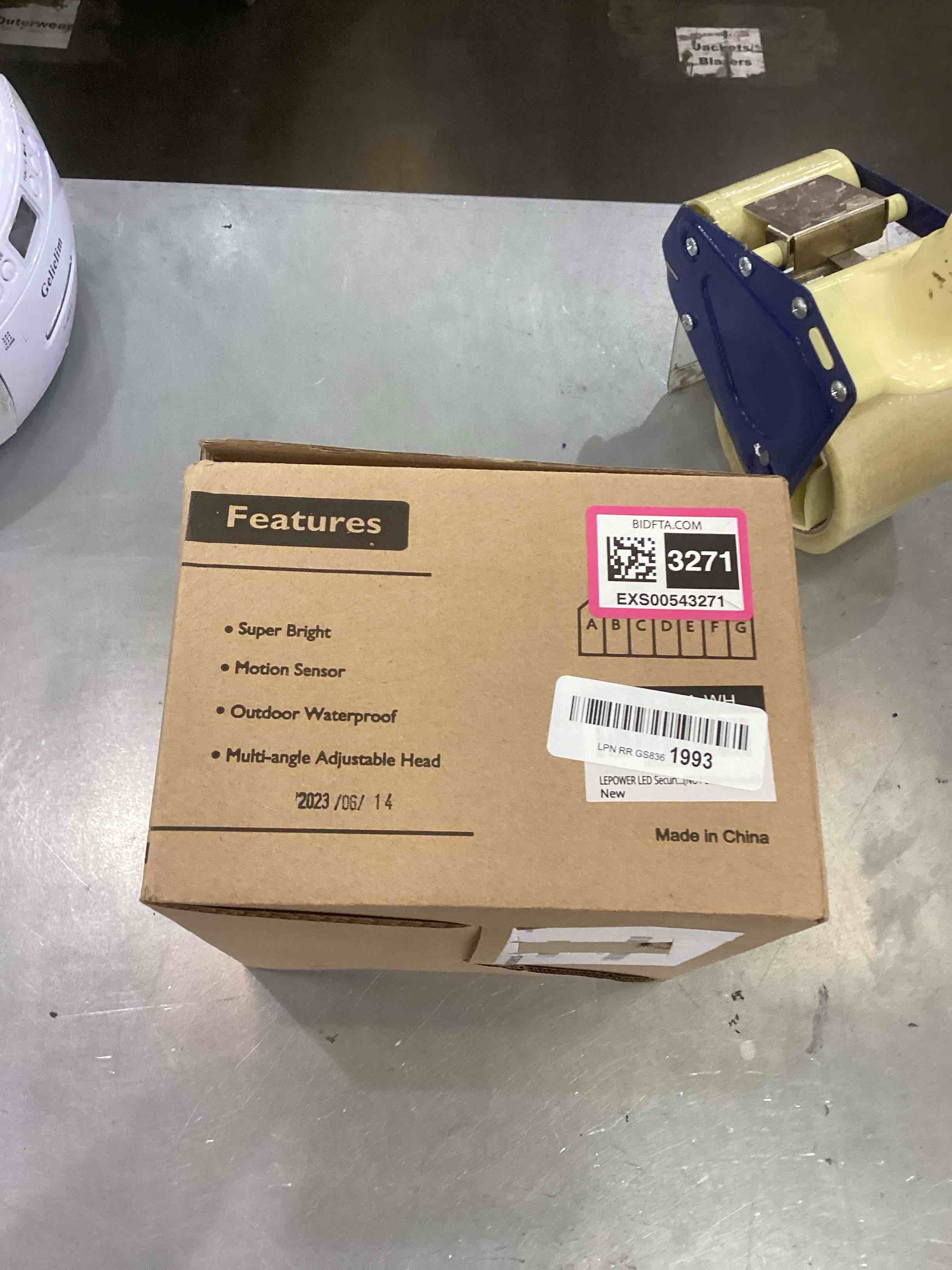 https://s3.amazonaws.com/lotting-images-prod/bidfta/EXS00543271_1695752658507.jpeg