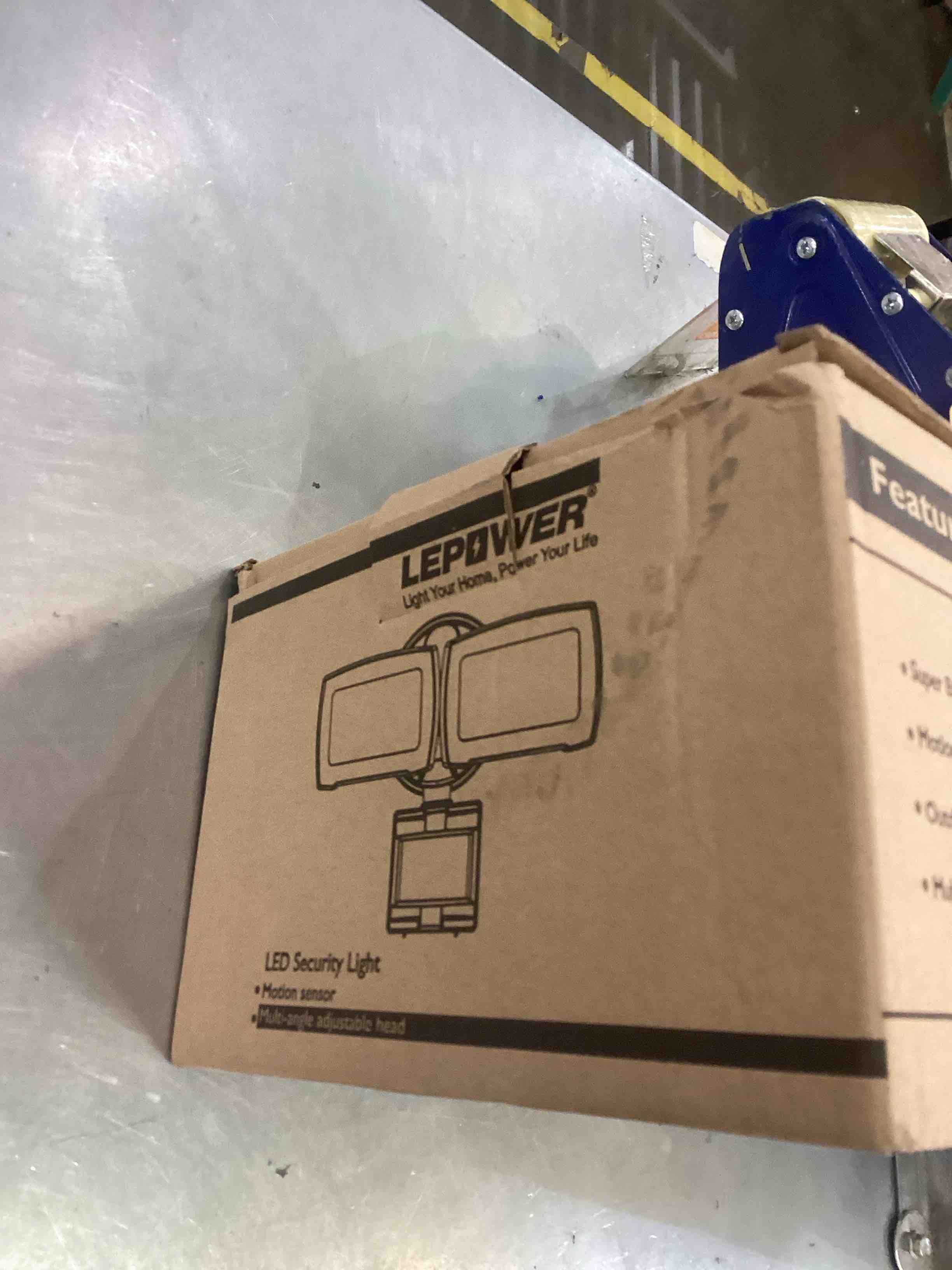 https://s3.amazonaws.com/lotting-images-prod/bidfta/EXS00543271_1695752659823.jpeg