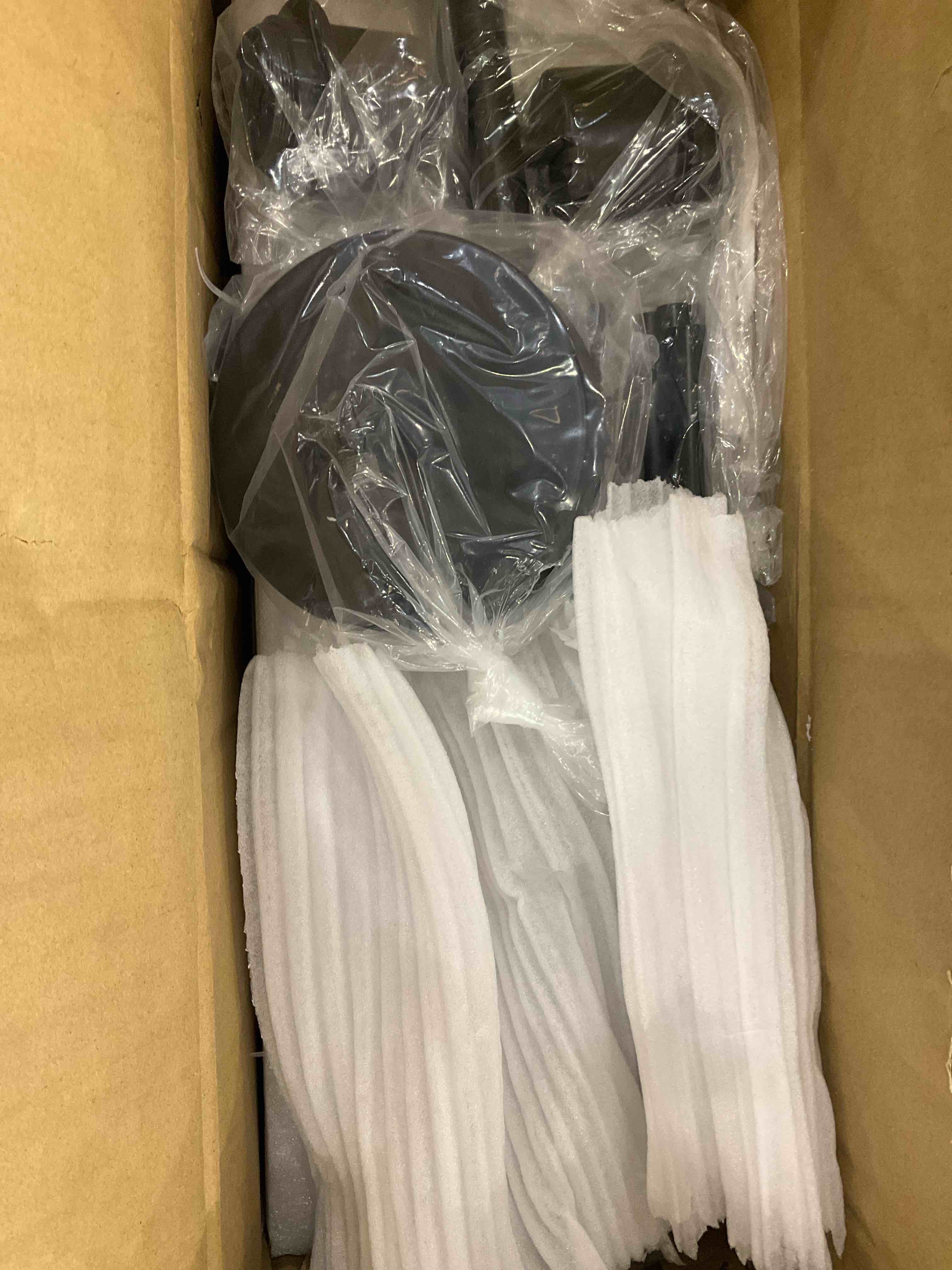 https://s3.amazonaws.com/lotting-images-prod/bidfta/EXS00543809_1696533954866.jpeg