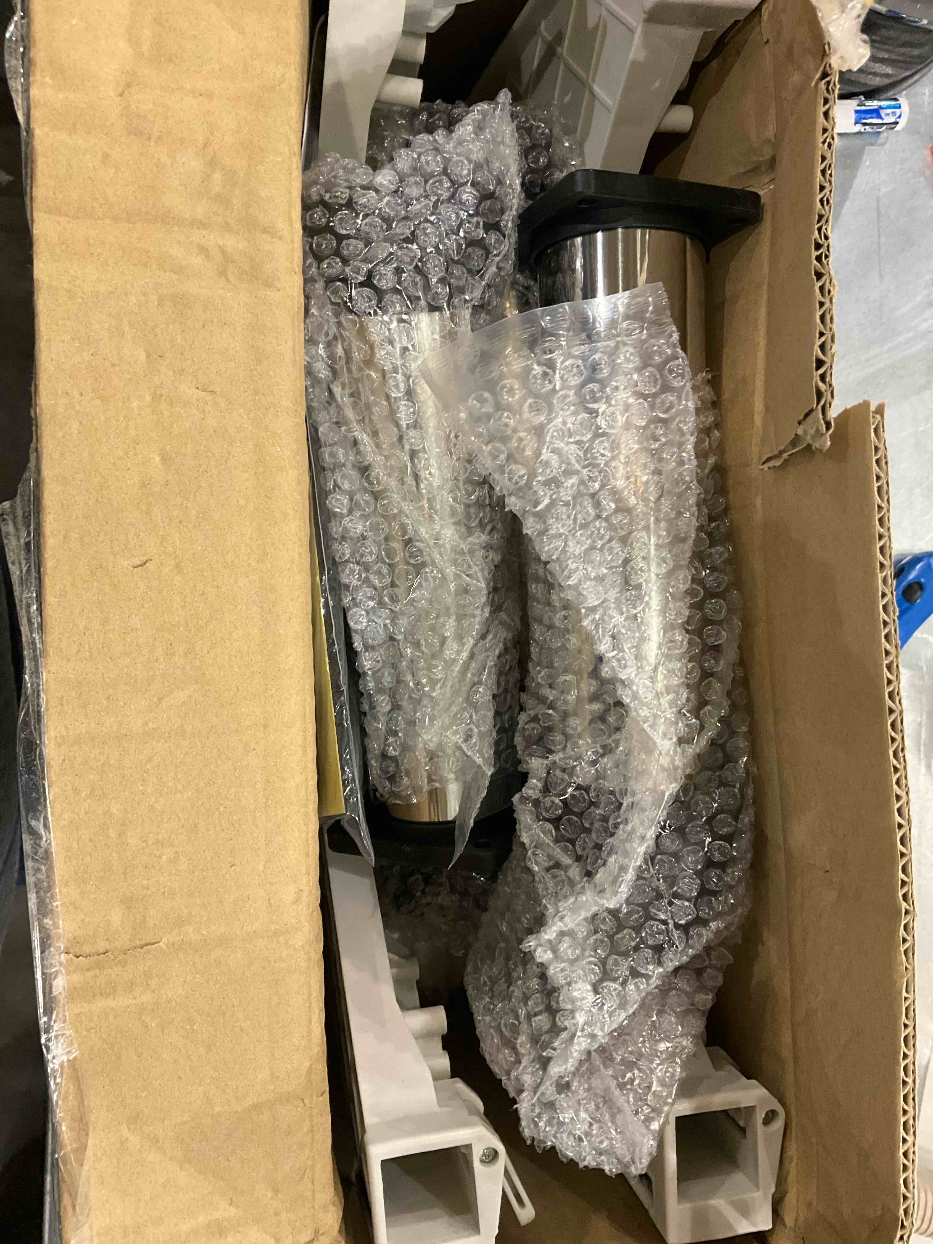 https://s3.amazonaws.com/lotting-images-prod/bidfta/EXS00543907_1696859522876.jpeg