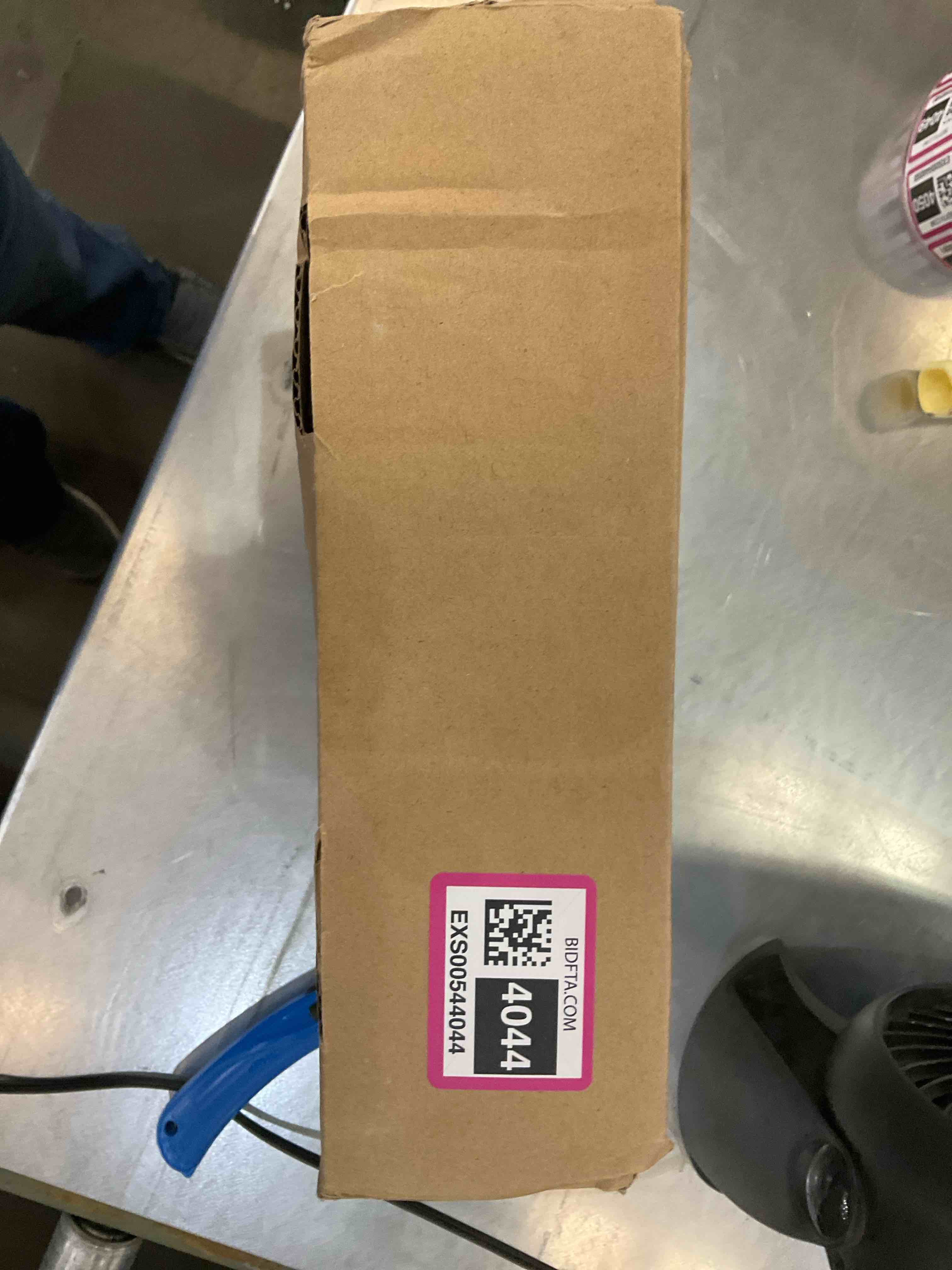 https://s3.amazonaws.com/lotting-images-prod/bidfta/EXS00544044_1695660592890.jpeg