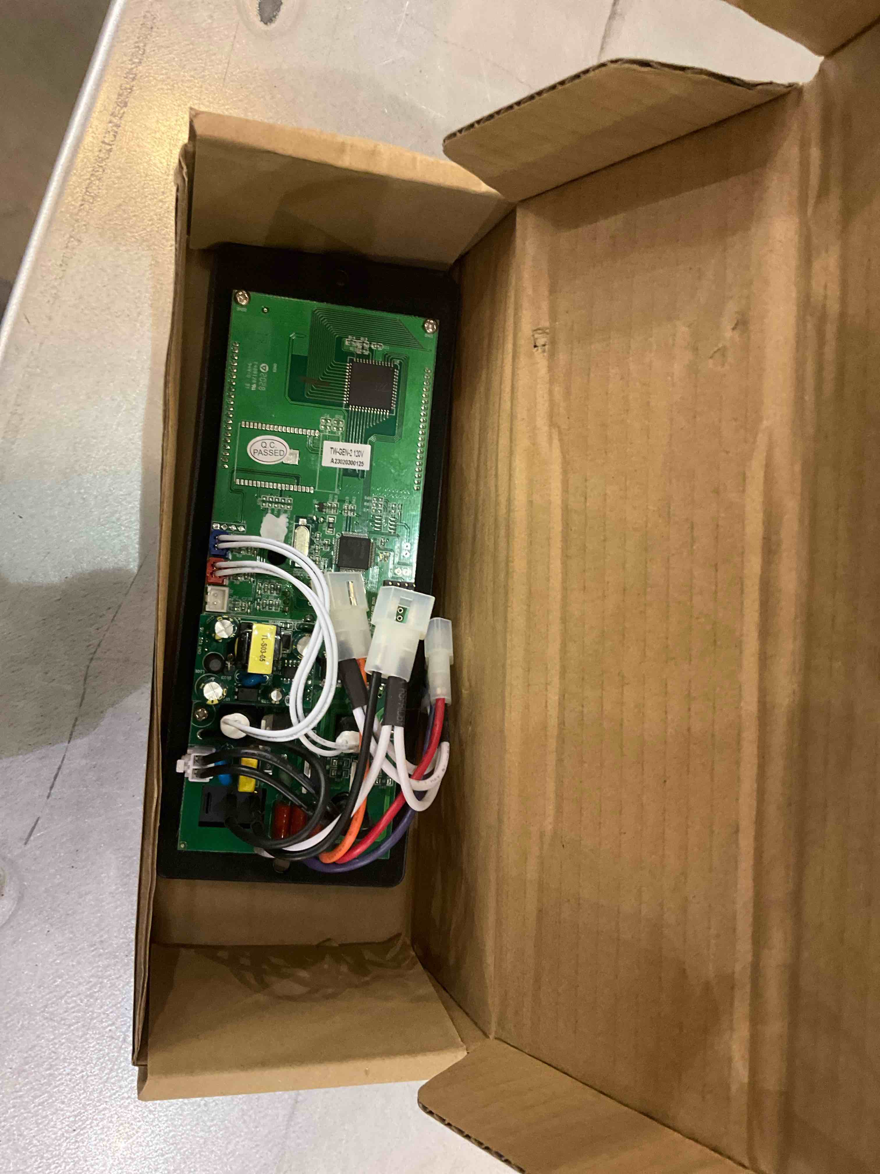 https://s3.amazonaws.com/lotting-images-prod/bidfta/EXS00544190_1695824926395.jpeg