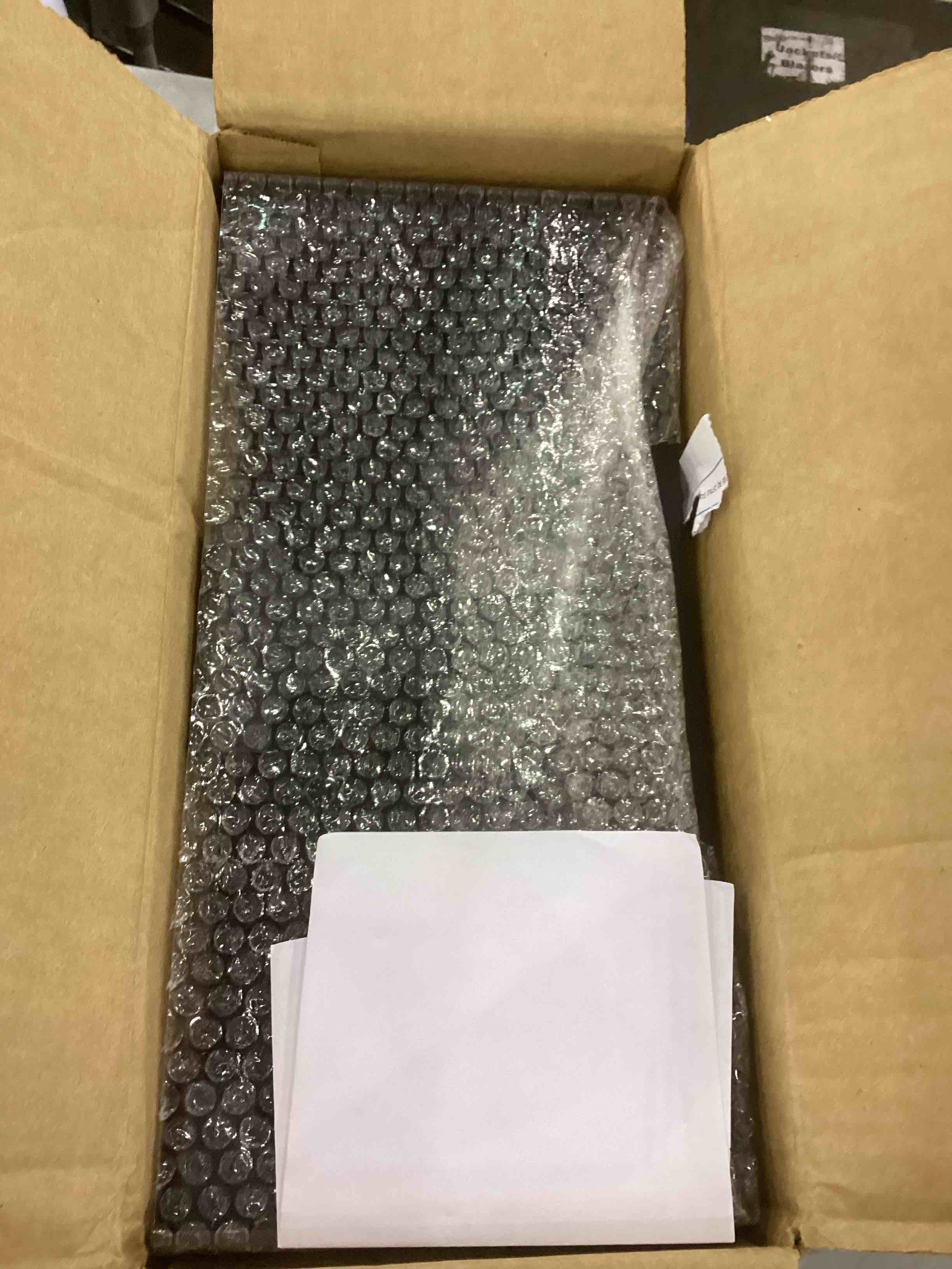 https://s3.amazonaws.com/lotting-images-prod/bidfta/EXS00544533_1695645735390.jpeg