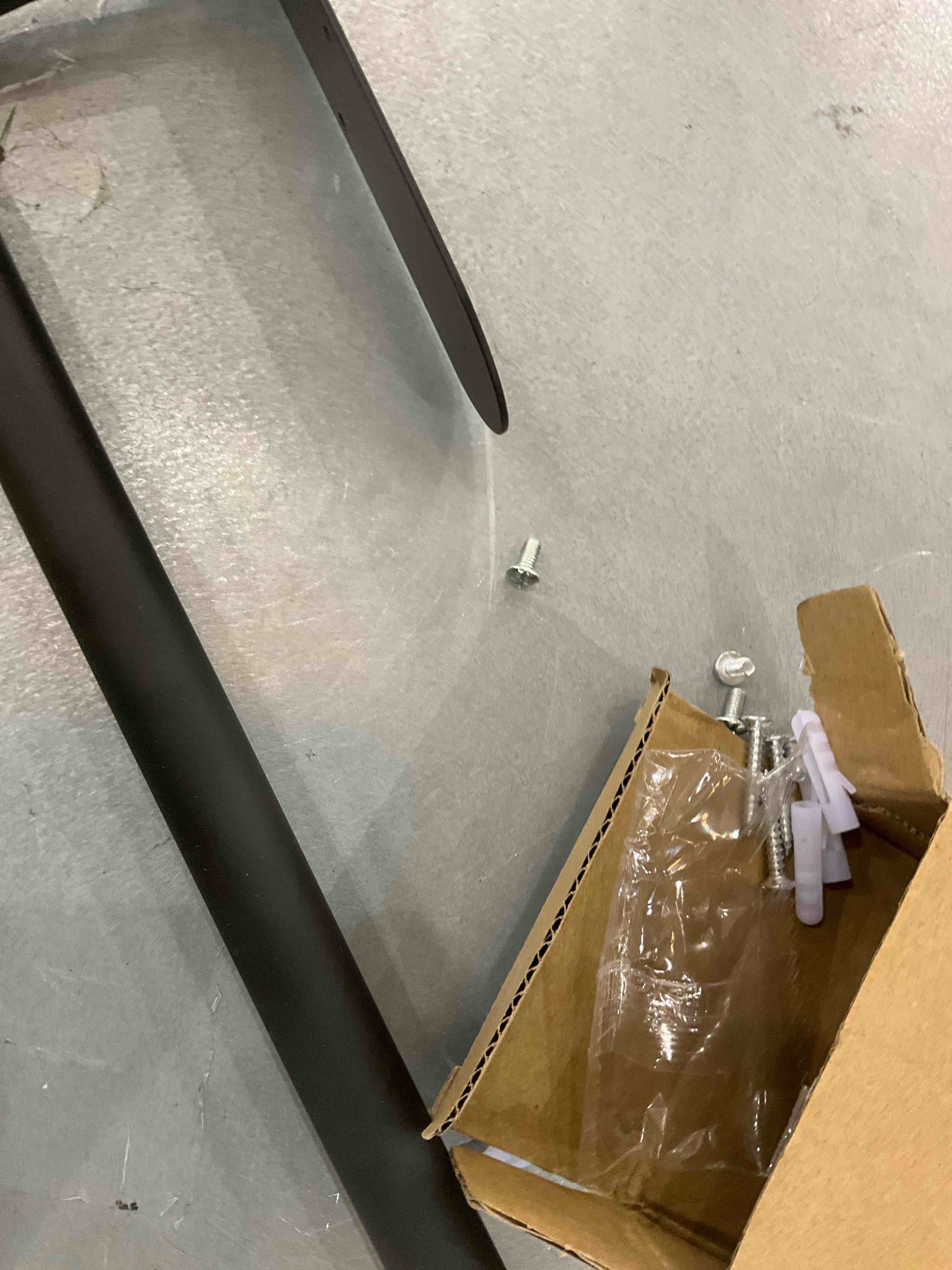 https://s3.amazonaws.com/lotting-images-prod/bidfta/EXS00545052_1696432679944.jpeg