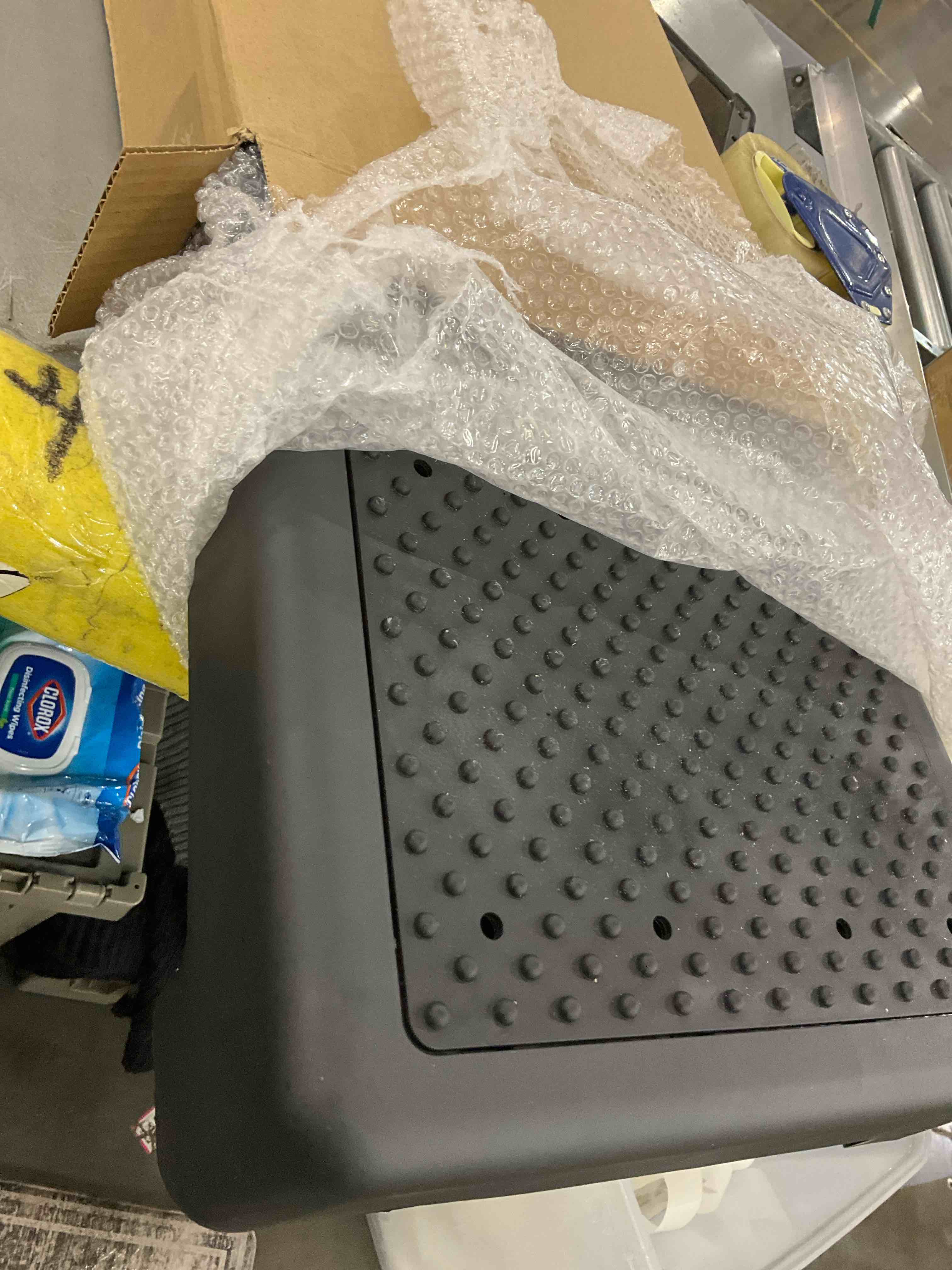 https://s3.amazonaws.com/lotting-images-prod/bidfta/EXS00545111_1696440629990.jpeg