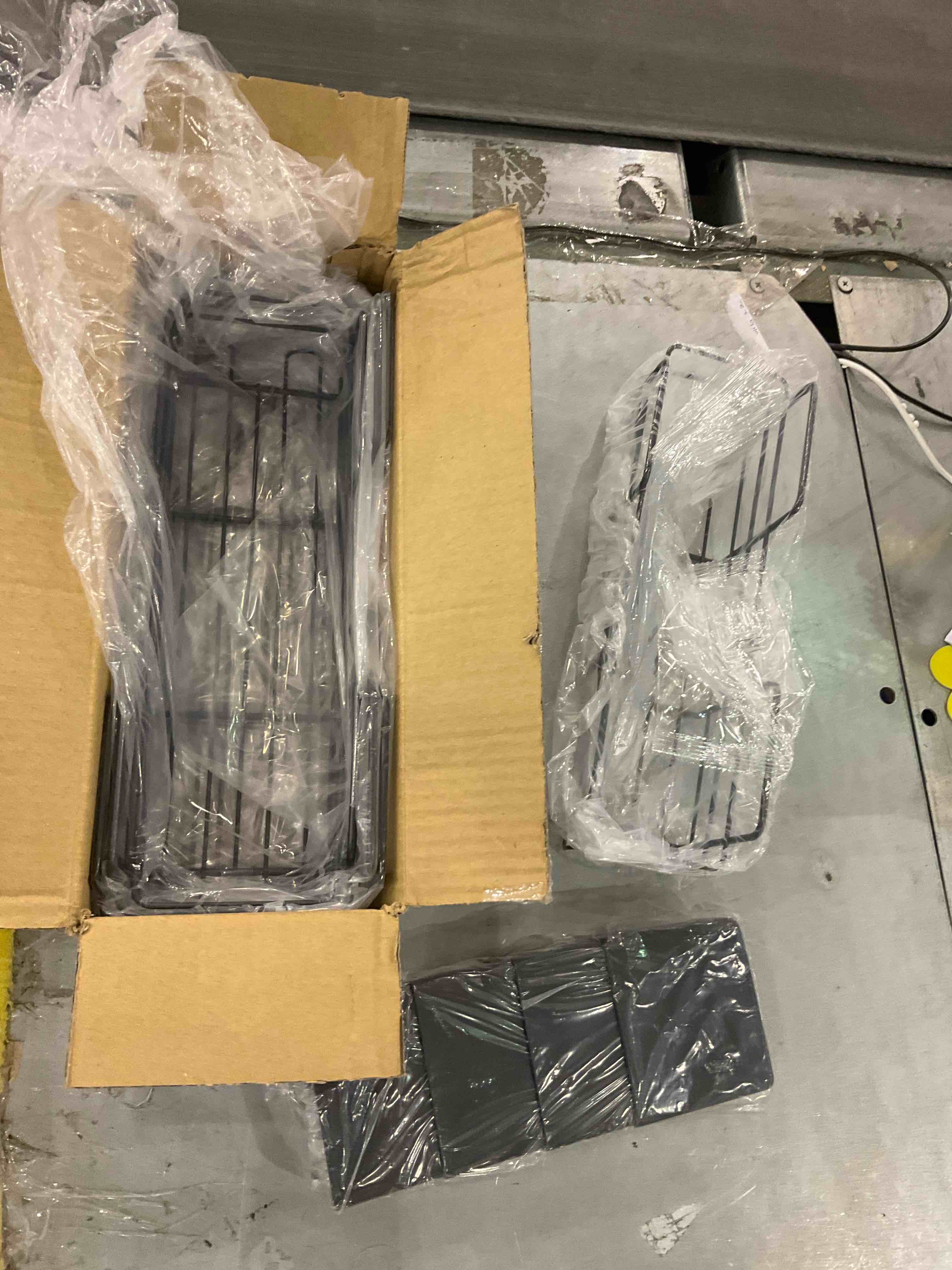 https://s3.amazonaws.com/lotting-images-prod/bidfta/EXS00545232_1696514630226.jpeg