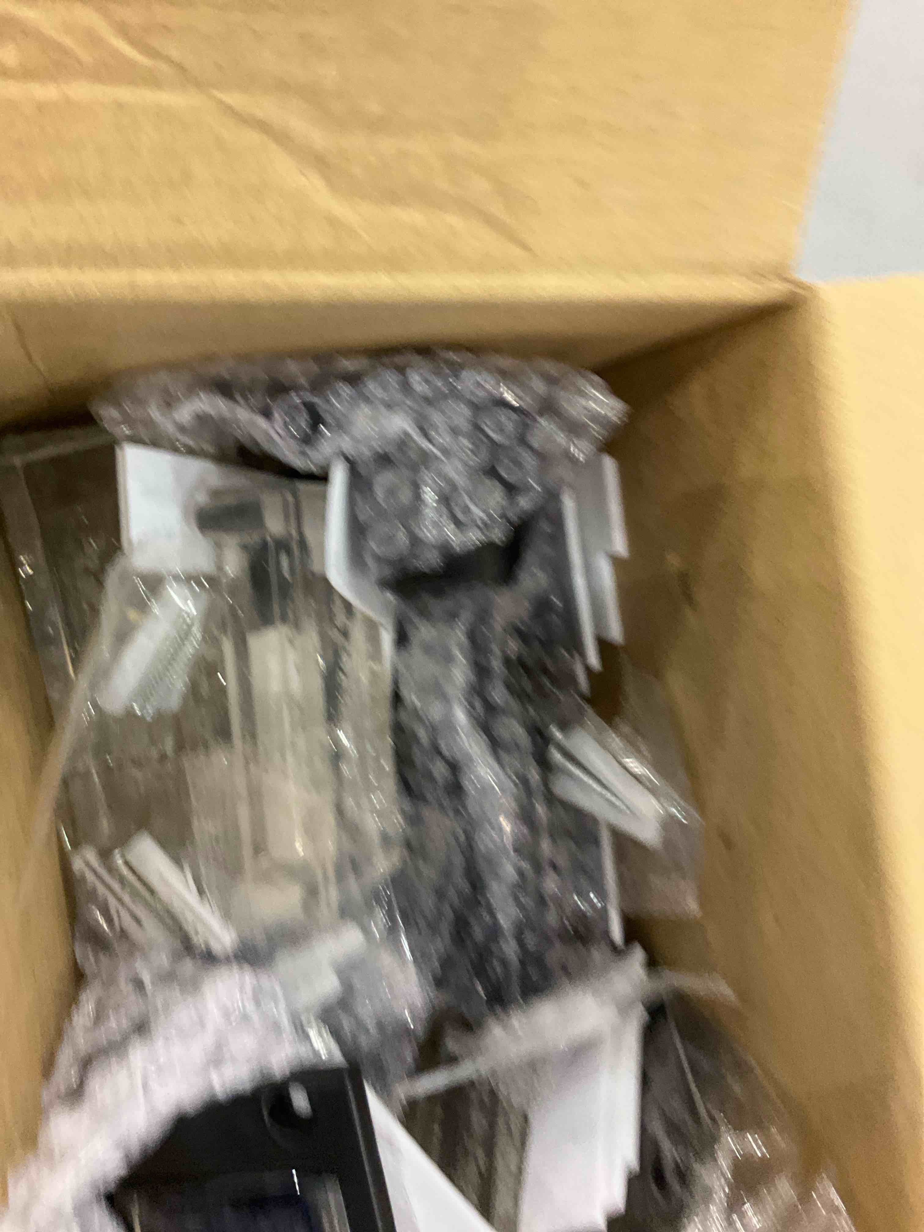 https://s3.amazonaws.com/lotting-images-prod/bidfta/EXS00545235_1696514885742.jpeg