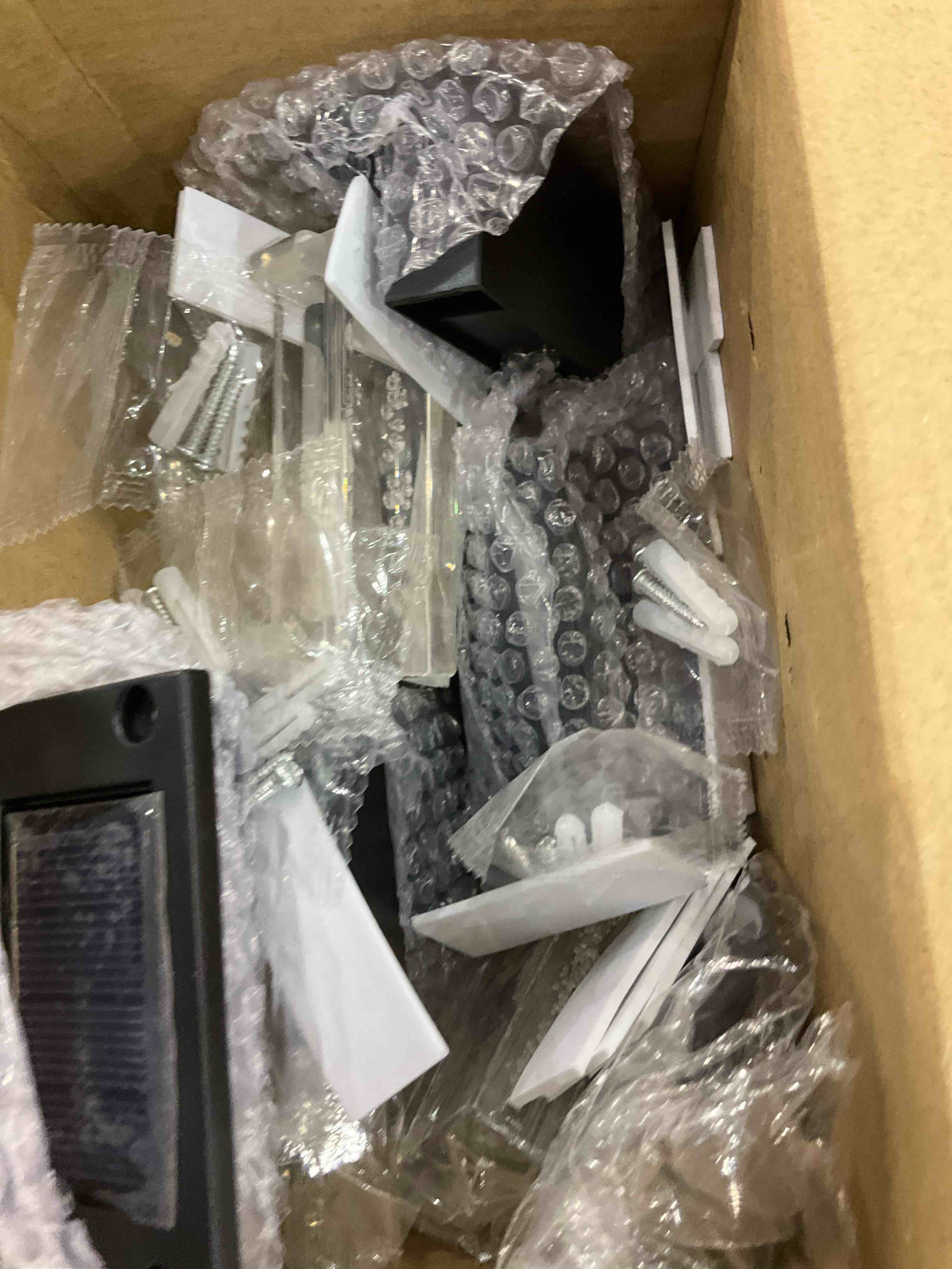 https://s3.amazonaws.com/lotting-images-prod/bidfta/EXS00545235_1696514888045.jpeg