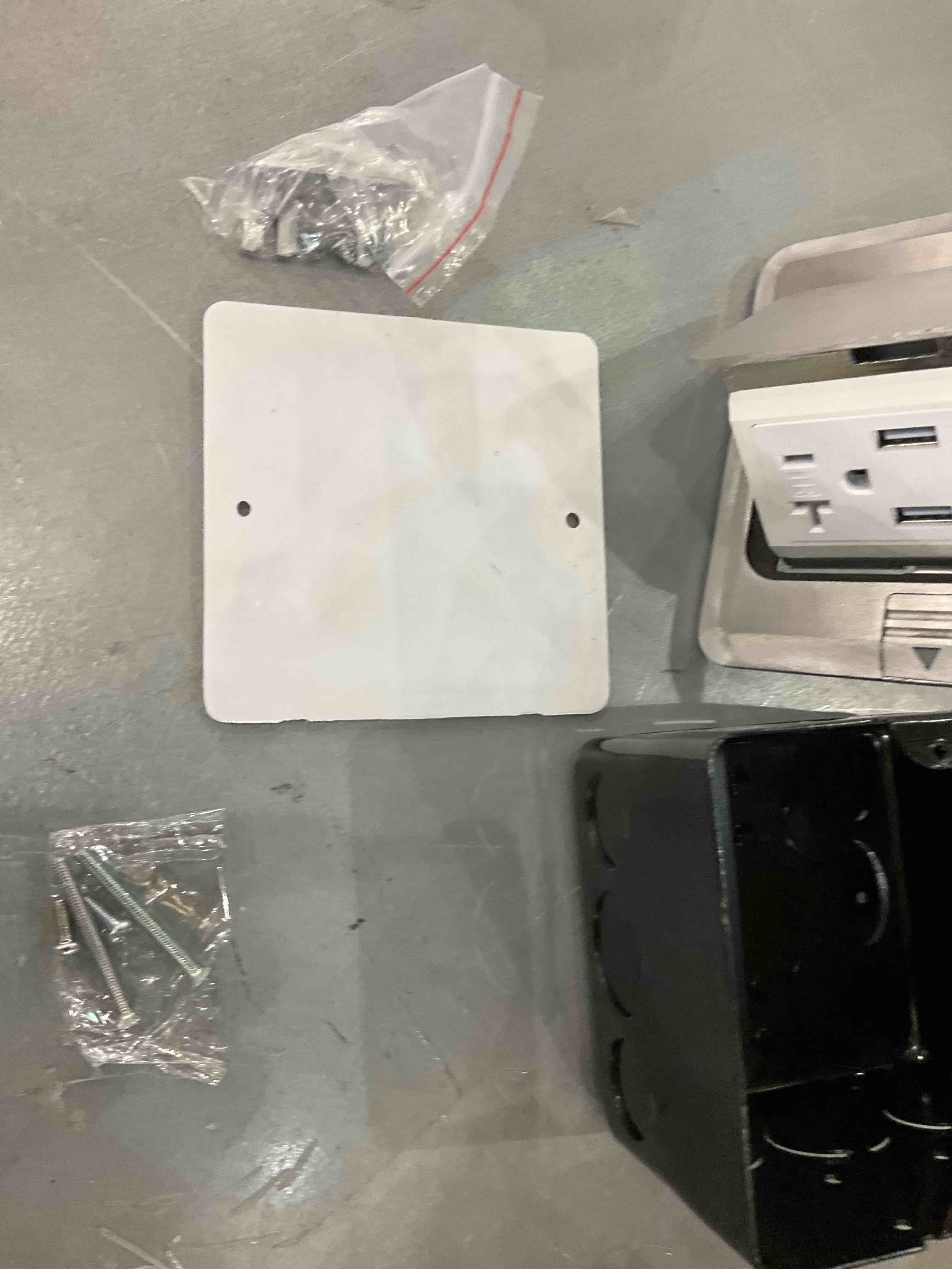 https://s3.amazonaws.com/lotting-images-prod/bidfta/EXS00545334_1696527489182.jpeg