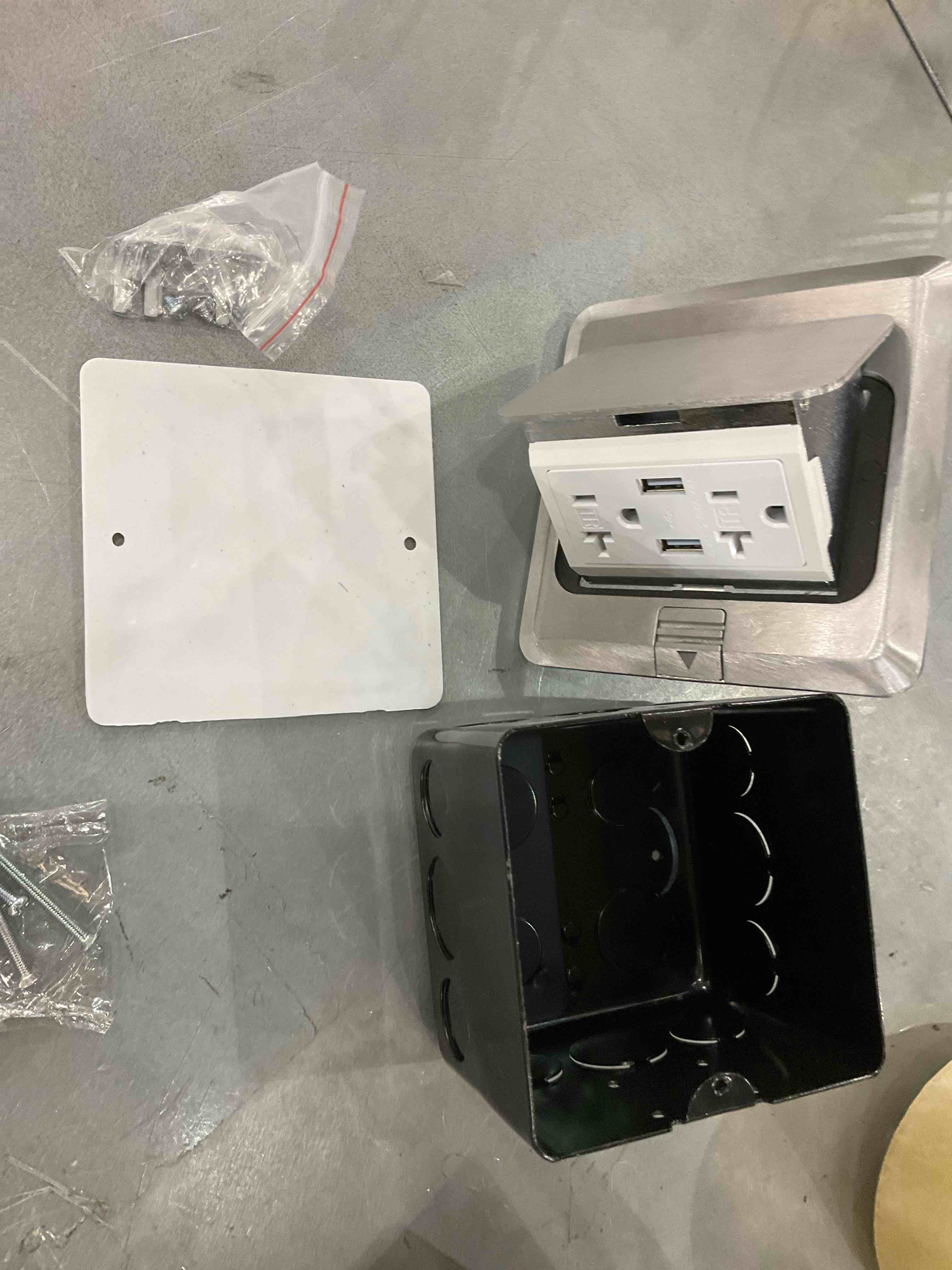 https://s3.amazonaws.com/lotting-images-prod/bidfta/EXS00545334_1696527490322.jpeg
