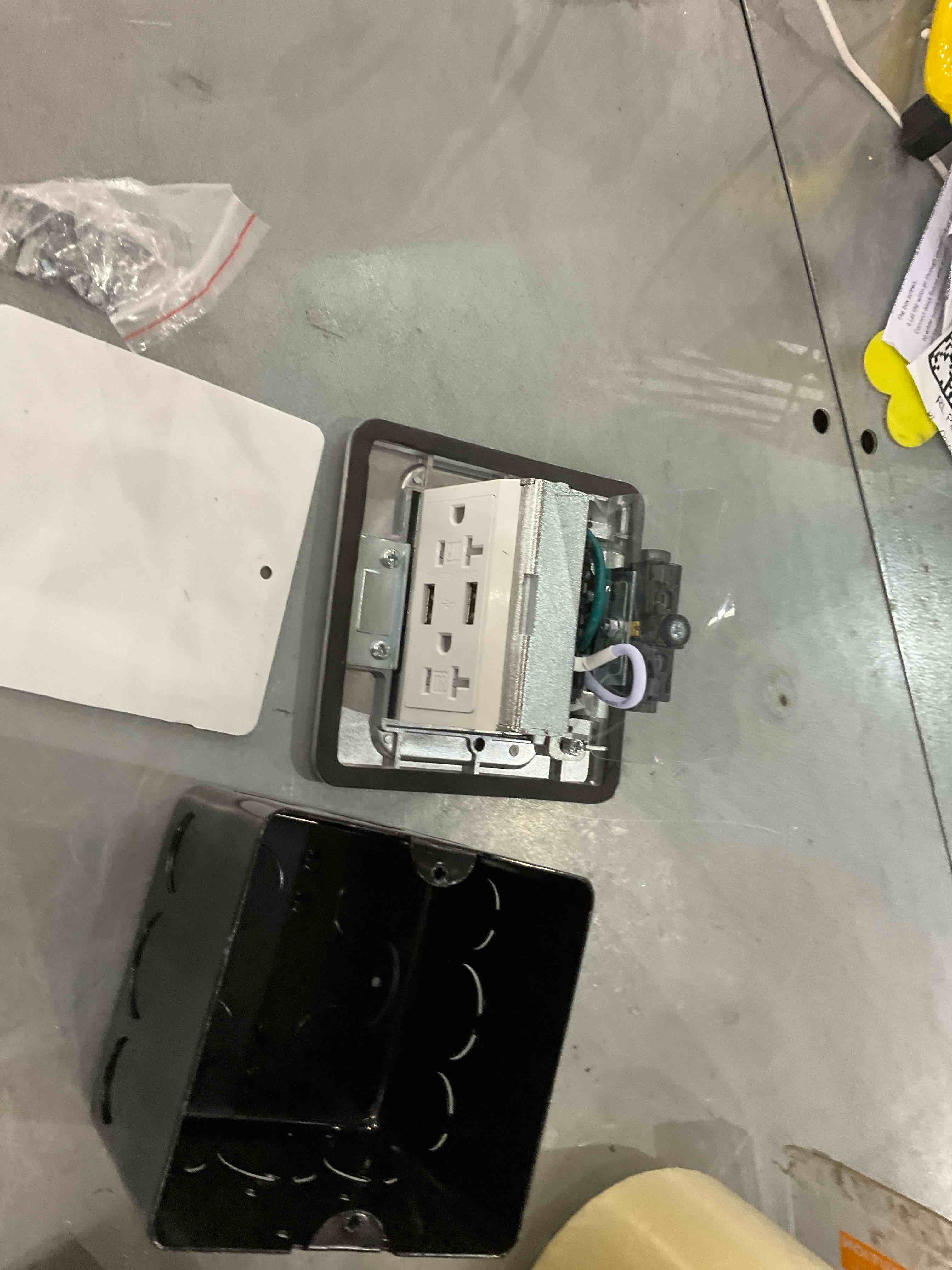 https://s3.amazonaws.com/lotting-images-prod/bidfta/EXS00545334_1696527505575.jpeg