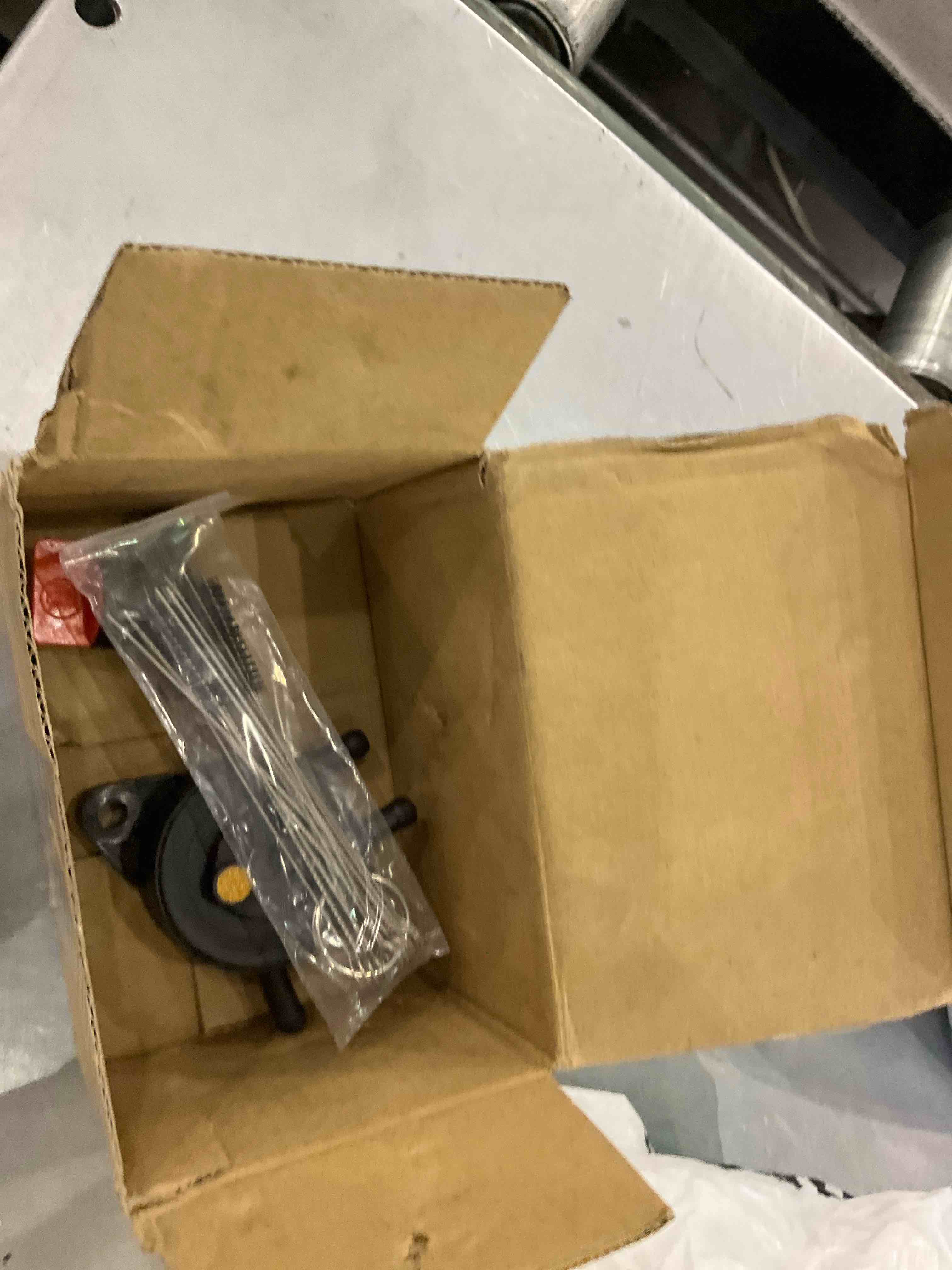 https://s3.amazonaws.com/lotting-images-prod/bidfta/EXS00545399_1696594886280.jpeg