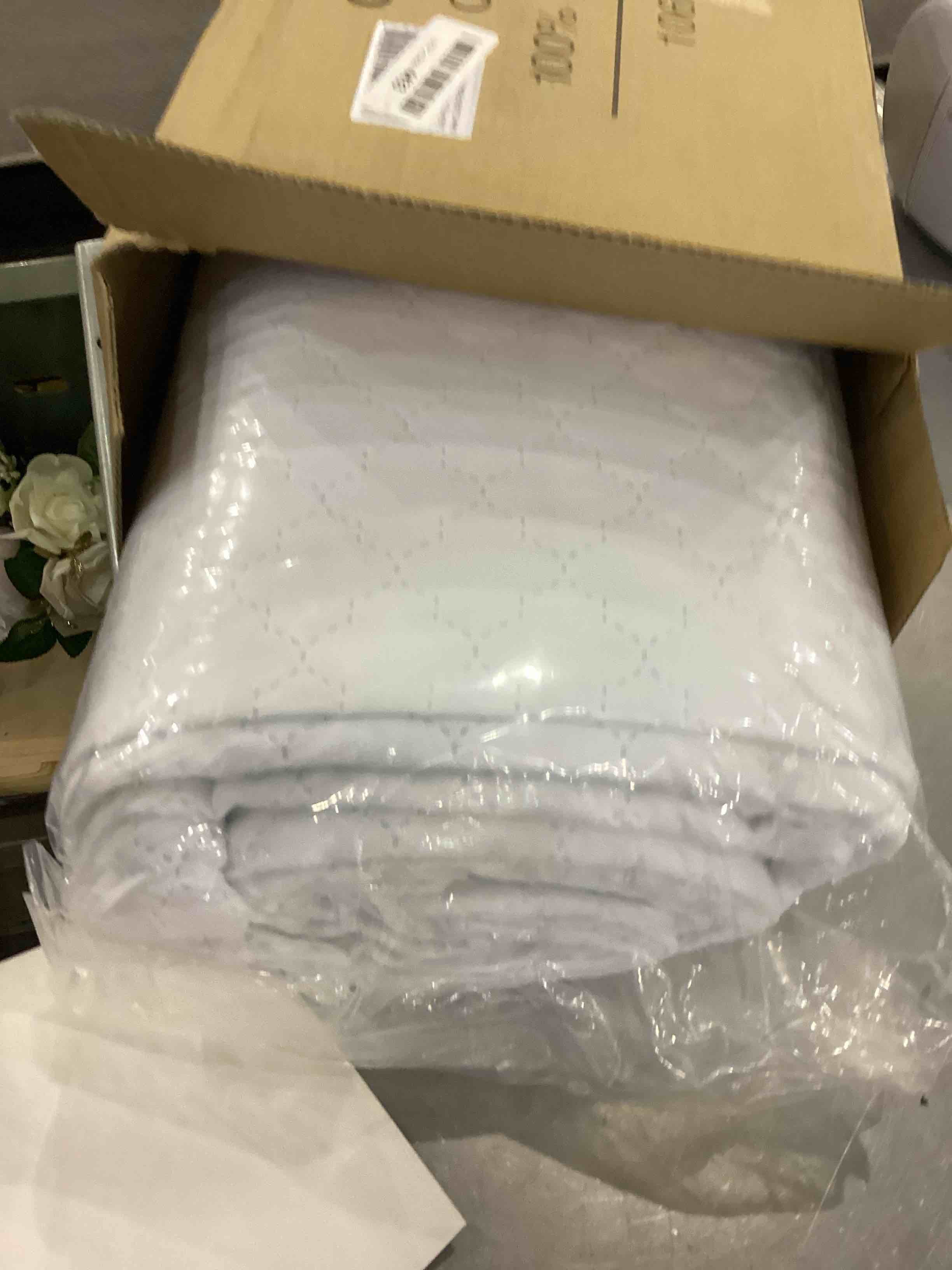 https://s3.amazonaws.com/lotting-images-prod/bidfta/EXS00545940_1698673920669.jpeg