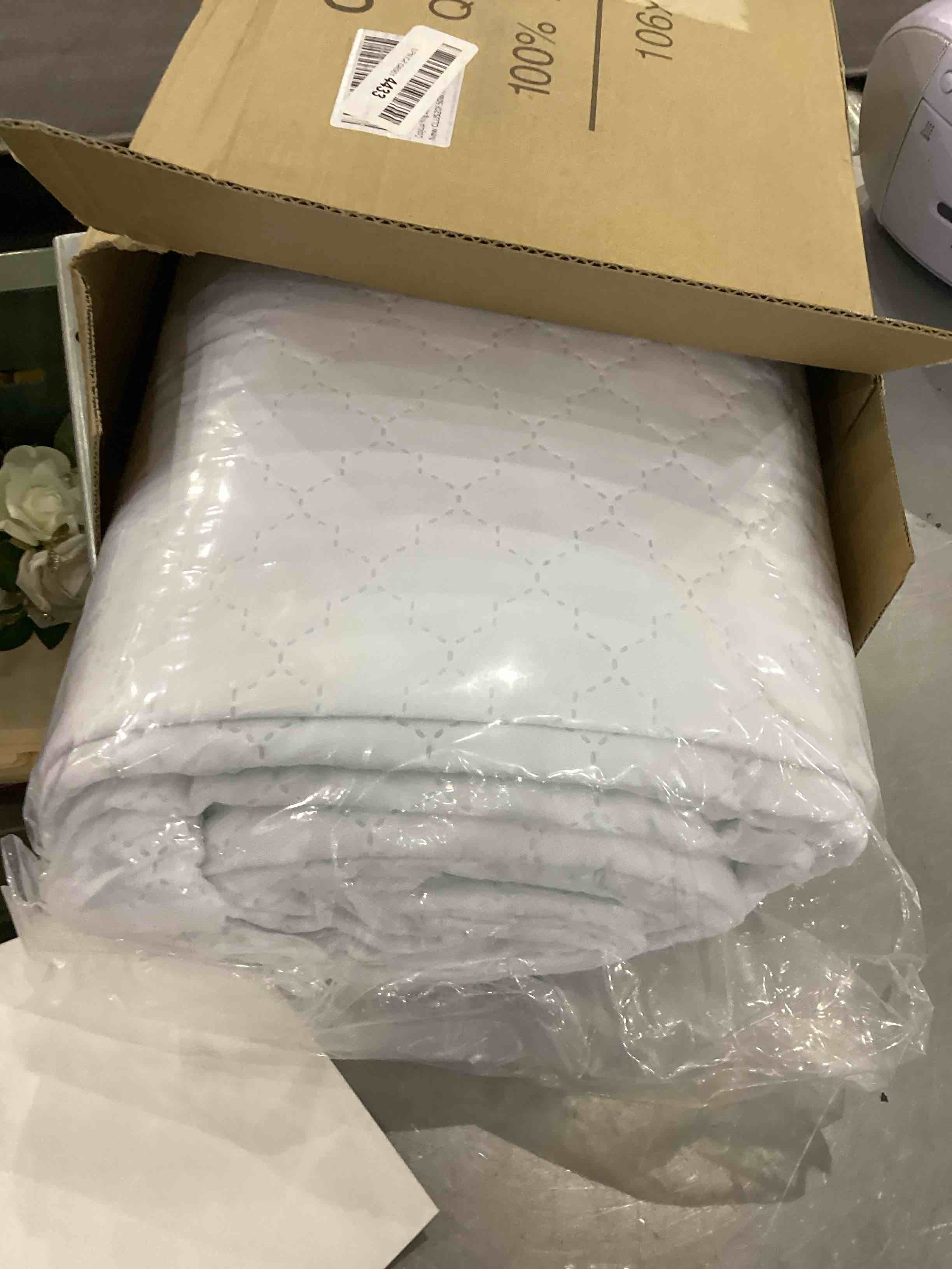 https://s3.amazonaws.com/lotting-images-prod/bidfta/EXS00545940_1698673921874.jpeg