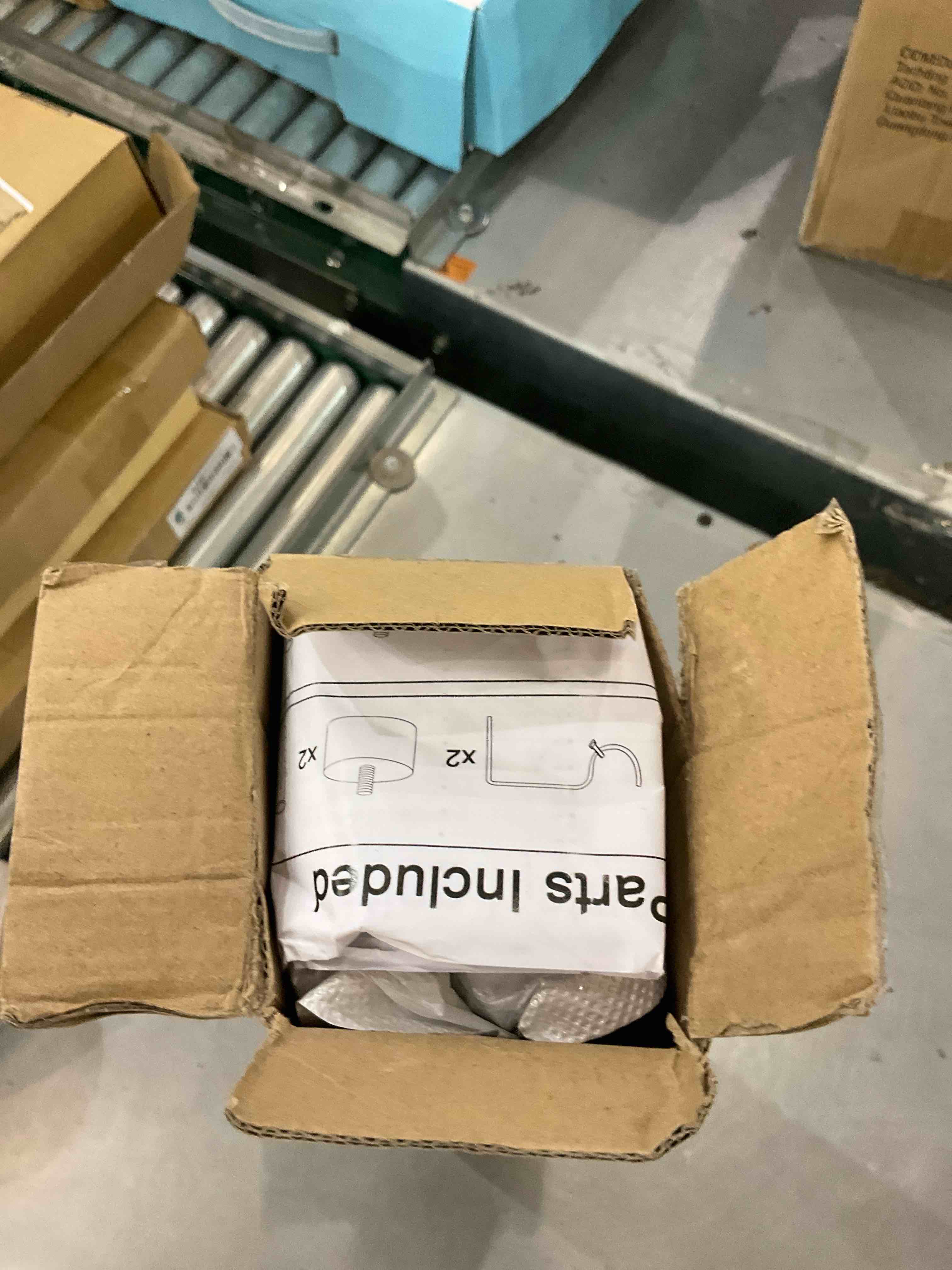 https://s3.amazonaws.com/lotting-images-prod/bidfta/EXS00546505_1695655443769.jpeg